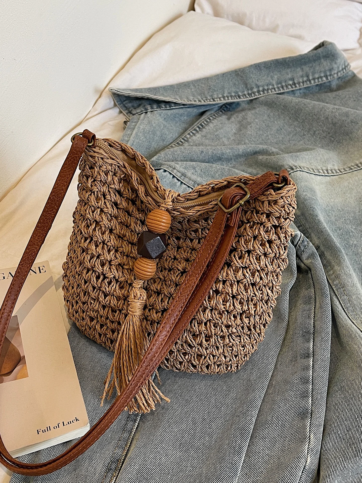 Handwoven Straw Bucket Bag Crossbody Shoulder Bag for Women Vacation Casual Simple Style Spring Summer Beach Holiday Purse
Handwoven Straw Bucket Bag Crossbody Shoulder Bag for Women Vacation Casual Simple Style Spring Summer Beach Holiday Purse