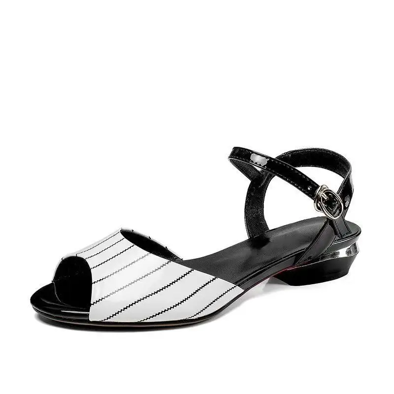 Women Low Heel Peep Toe Sandals Summer New Soft sole Non Slip Hollow Out Buckle Strap Modern Sandals Match The Skirt Sandals
Women Low Heel Peep Toe Sandals Summer New Soft sole Non Slip Hollow Out Buckle Strap Modern Sandals Match The Skirt Sandals