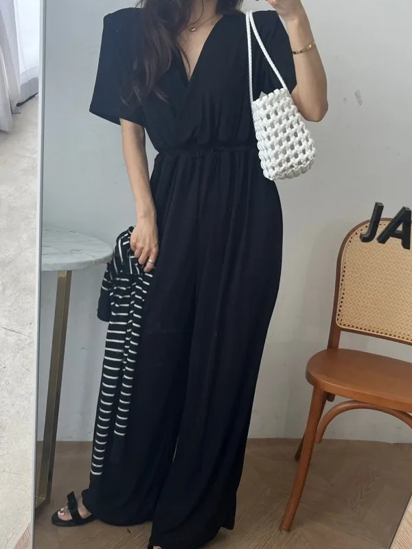 Korean Sle V-Ne Slimming High Waist One-Piece Pants Women's Casual Summer Loose Fit Ele Design Sensation Jumpsuit
Korean Sle V-Ne Slimming High Waist One-Piece Pants Women's Casual Summer Loose Fit Ele Design Sensation Jumpsuit