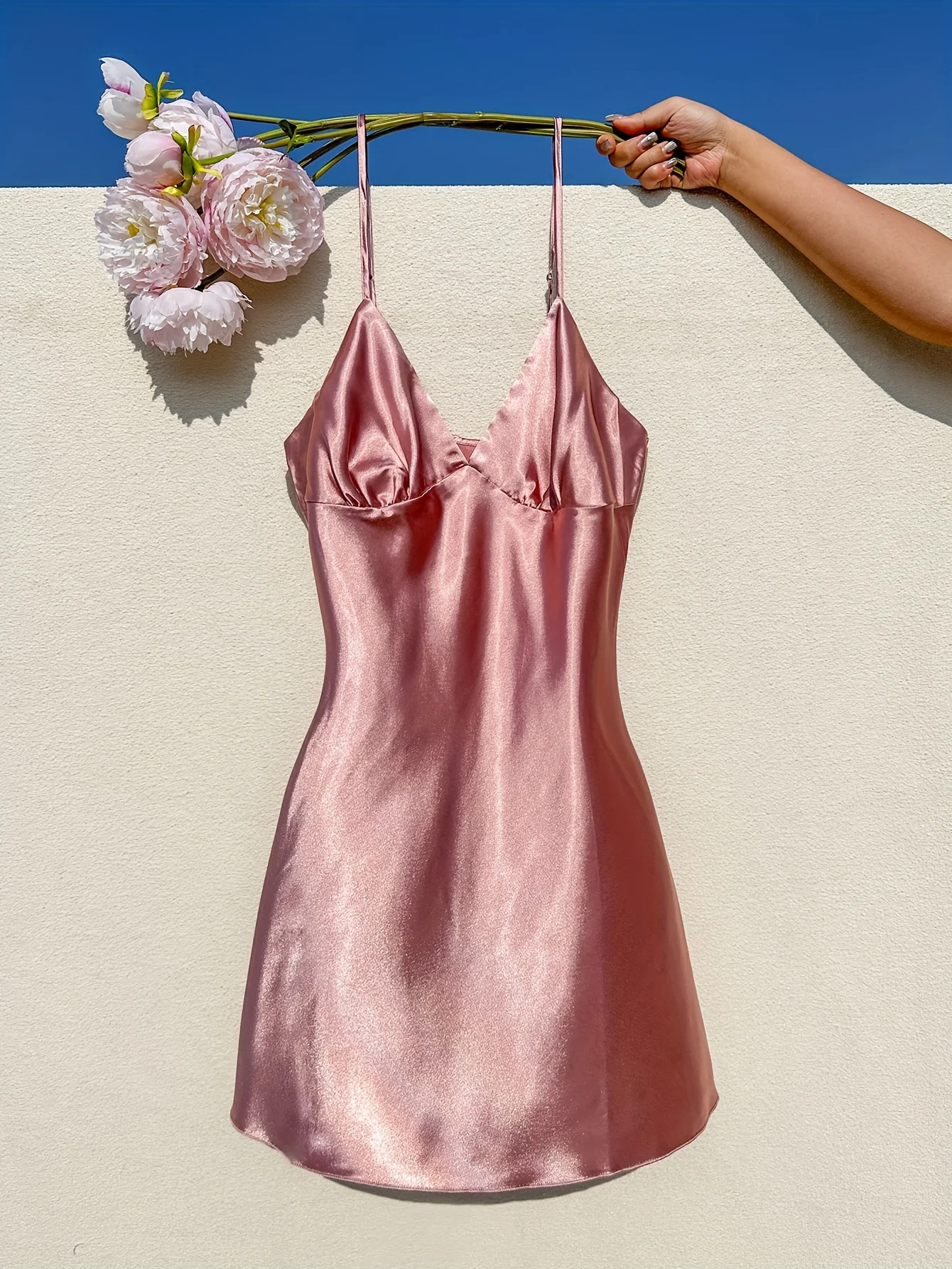 Цельное женское атласное платье-комбинация, элегантная ночная рубашка на тонких бретелях, легкая дышащая одежда для сна, всесезонная домашняя одежда для дома
Цельное женское атласное платье-комбинация, элегантная ночная рубашка на тонких бретелях, легкая дышащая одежда для сна, всесезонная домашняя одежда для дома