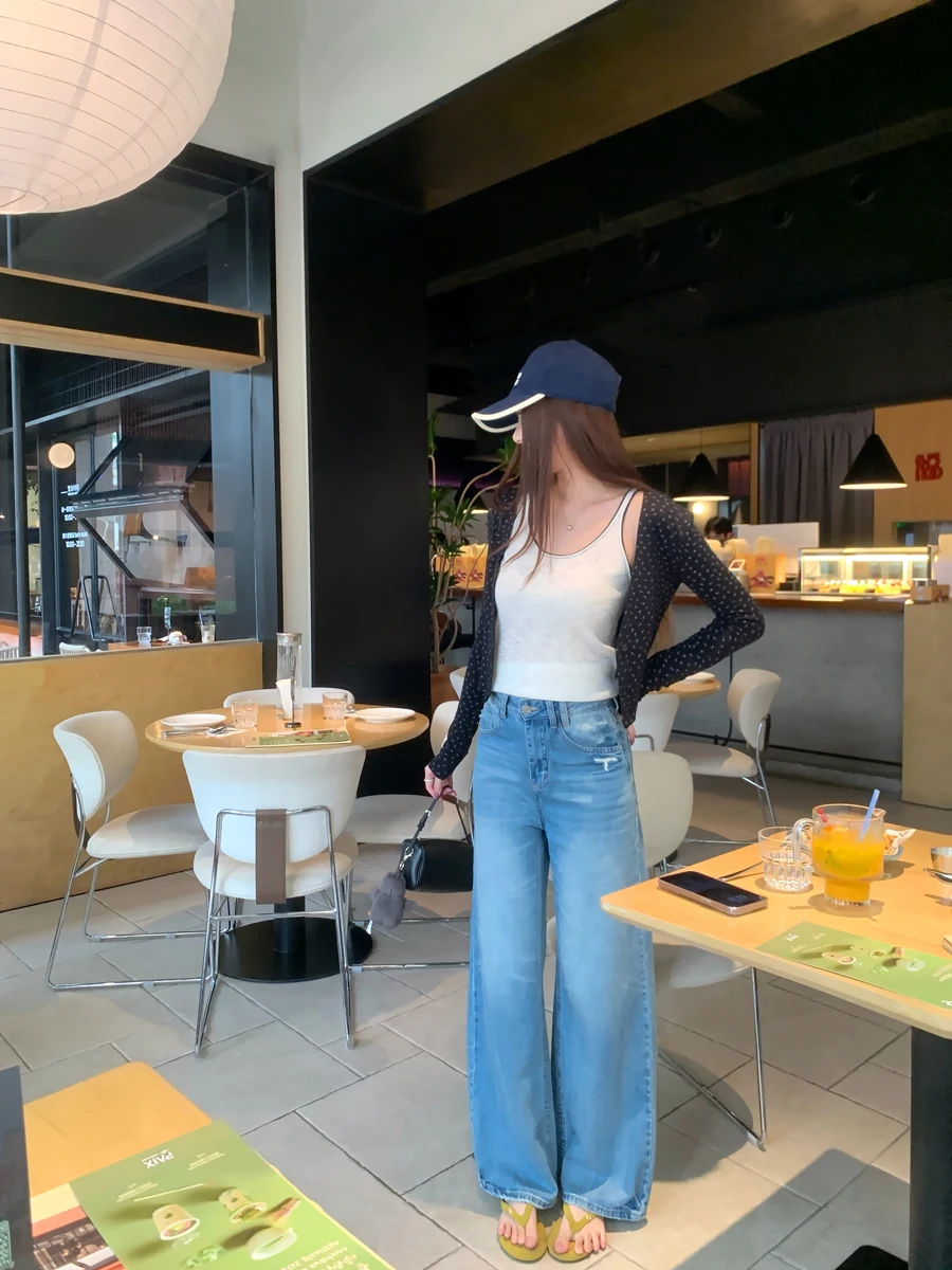 High Waist Wide Leg Cotton Denim Jeans Women's Spring Summer New Style Washed Blue Paw Pattern Slim Fit Straight Cut
High Waist Wide Leg Cotton Denim Jeans Women's Spring Summer New Style Washed Blue Paw Pattern Slim Fit Straight Cut