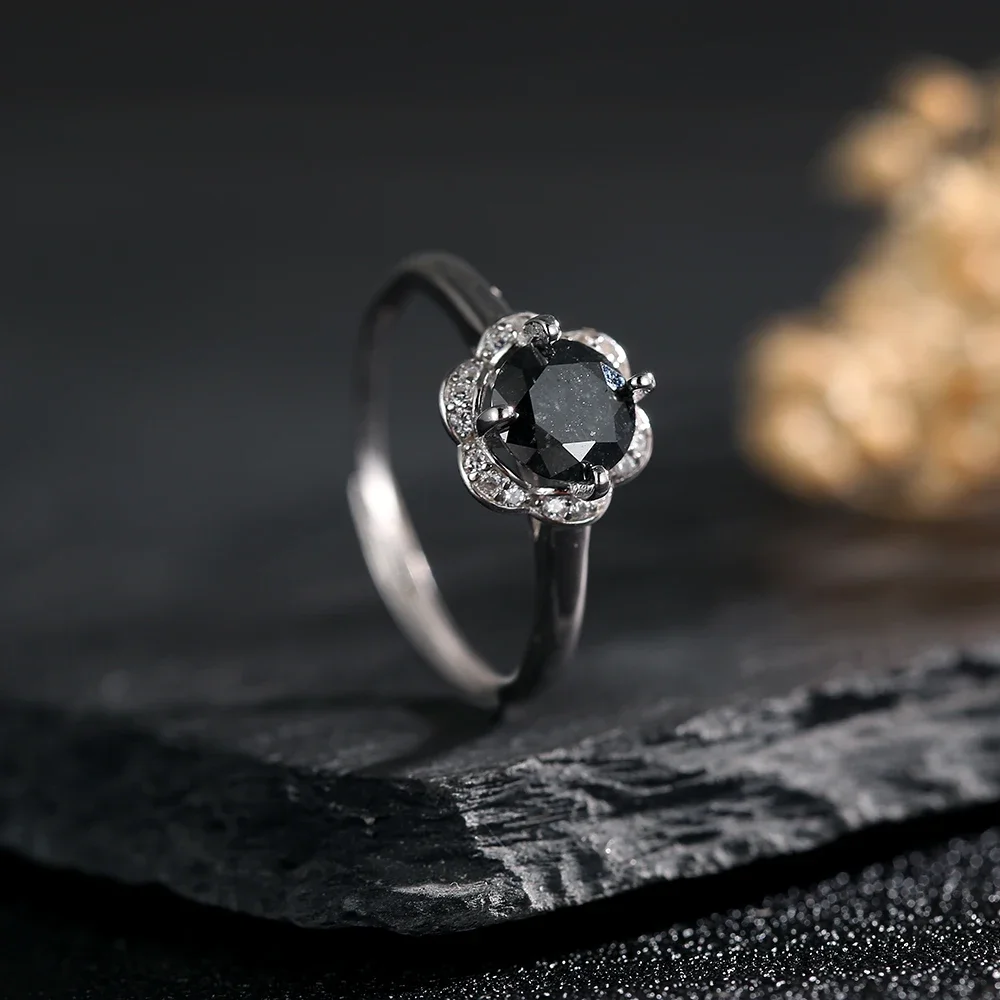 Classic Adjustable 925 Silver Ring 1CT Black Moissanite Diamond Rings for Women Engagement Wedding Bands Floral Design Jewelry
Classic Adjustable 925 Silver Ring 1CT Black Moissanite Diamond Rings for Women Engagement Wedding Bands Floral Design Jewelry