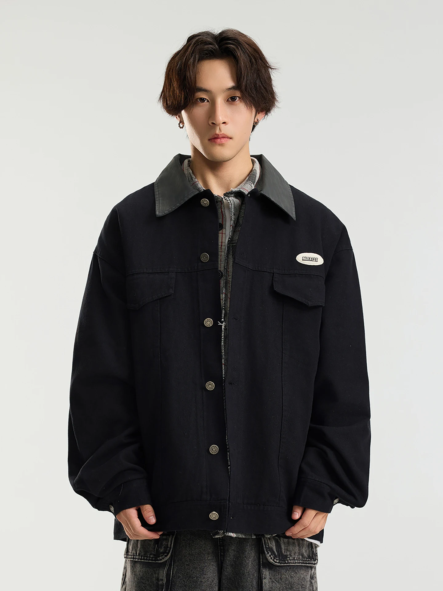 American Retro Letter Embroidery PU Leather Collar Jaet Spring New Sle Couple Workwear Coat Youth ular Loose Fit Cotton
American Retro Letter Embroidery PU Leather Collar Jaet Spring New Sle Couple Workwear Coat Youth ular Loose Fit Cotton