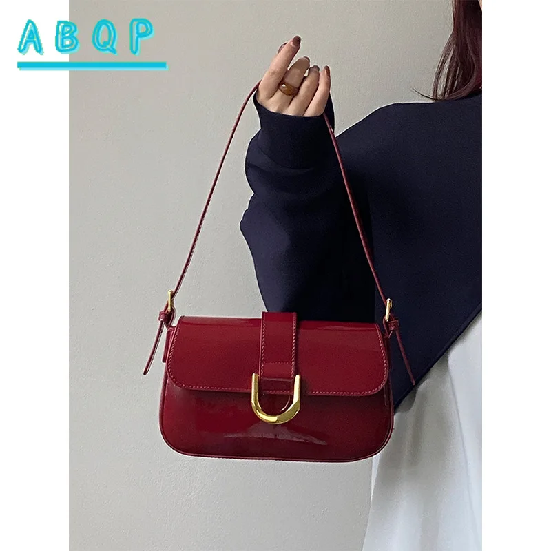 Lacquered Polyurethane Leather Handbag For Women Mini Square Bag Shoulder Student Mini Square Bag Retro Inspired Fashion
Lacquered Polyurethane Leather Handbag For Women Mini Square Bag Shoulder Student Mini Square Bag Retro Inspired Fashion