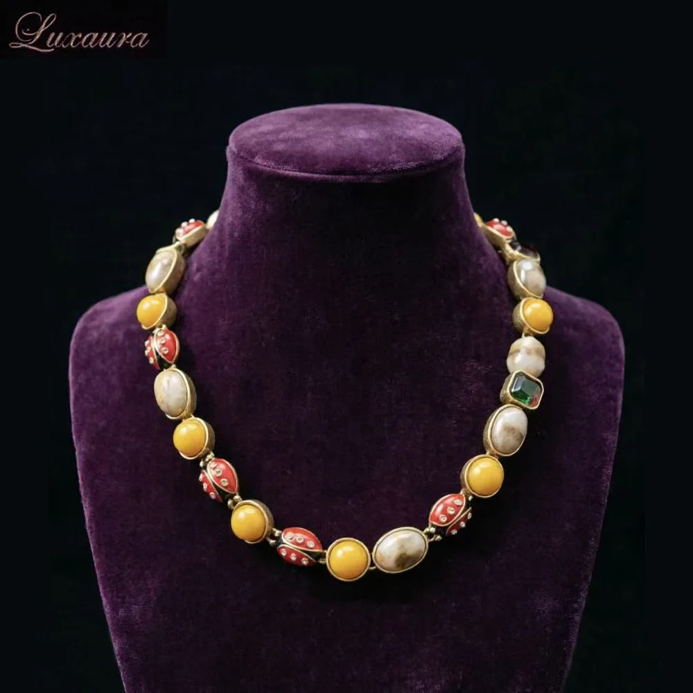 Vintage jewelry featuring a fashionable and classic red geometric necklace design paired with Bohemian style women's necklace
Vintage jewelry featuring a fashionable and classic red geometric necklace design paired with Bohemian style women's necklace