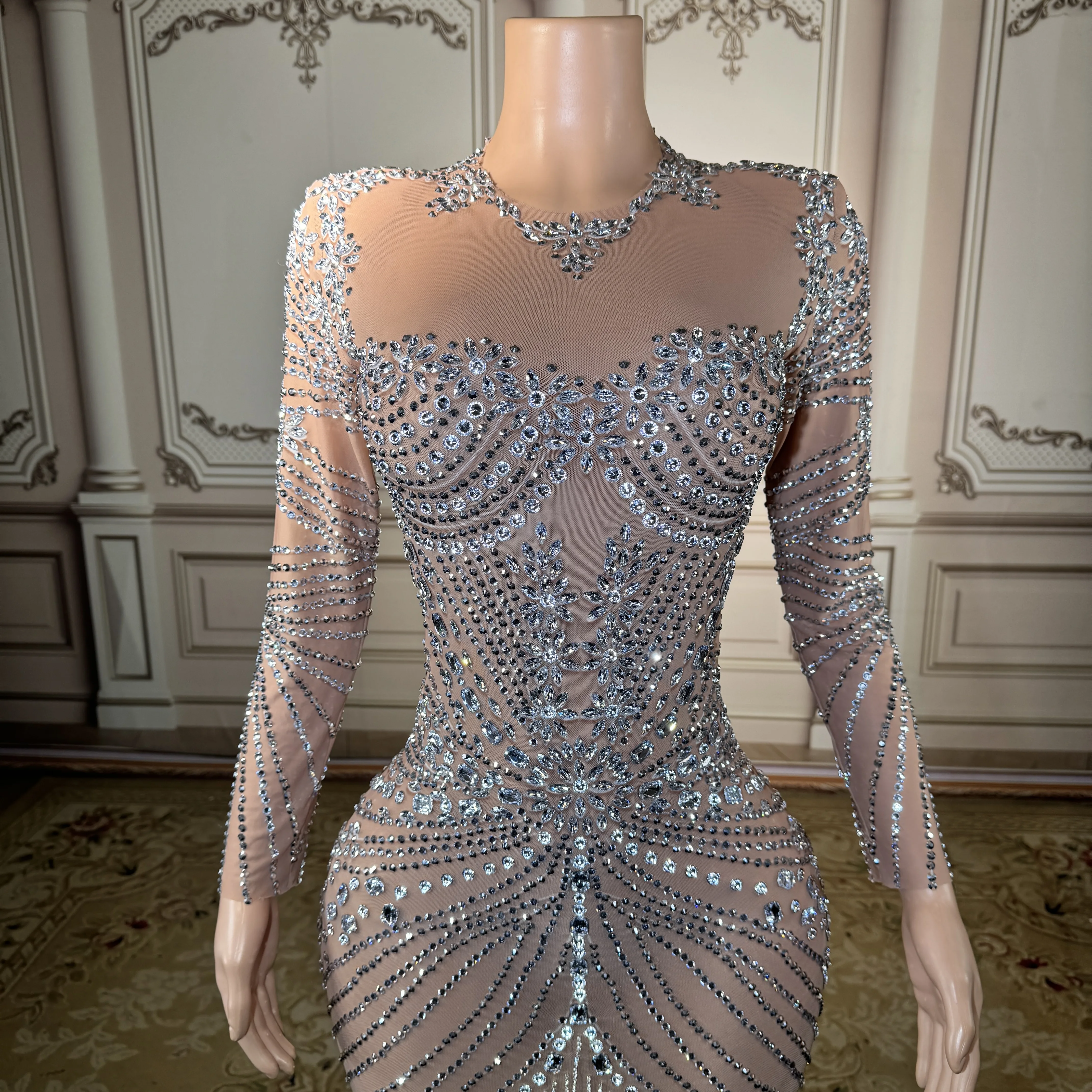 ZD Elegant rhinestone party dress designed with intricate diamond patterns that enhance the body shape while creating a brillian
ZD Elegant rhinestone party dress designed with intricate diamond patterns that enhance the body shape while creating a brillian