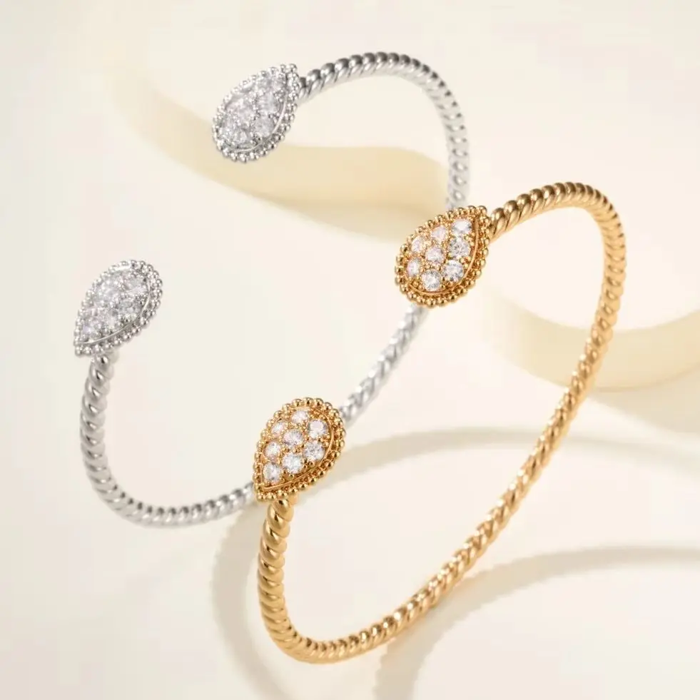 Europe and America Luxury HighQuality 925 Classic Water Drop Twists Chain Bracelet Exquisite Diamond Wedding Engagement Jewelry
Europe and America Luxury HighQuality 925 Classic Water Drop Twists Chain Bracelet Exquisite Diamond Wedding Engagement Jewelry
