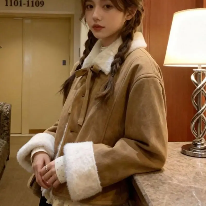 Замшевое меховое пальто в стиле ретро, женское осенне-зимнее новое милое молодежное миниатюрное теплое универсальное пальто, милый кавайный модный модный популярный топ
Замшевое меховое пальто в стиле ретро, женское осенне-зимнее новое милое молодежное миниатюрное теплое универсальное пальто, милый кавайный модный модный популярный топ