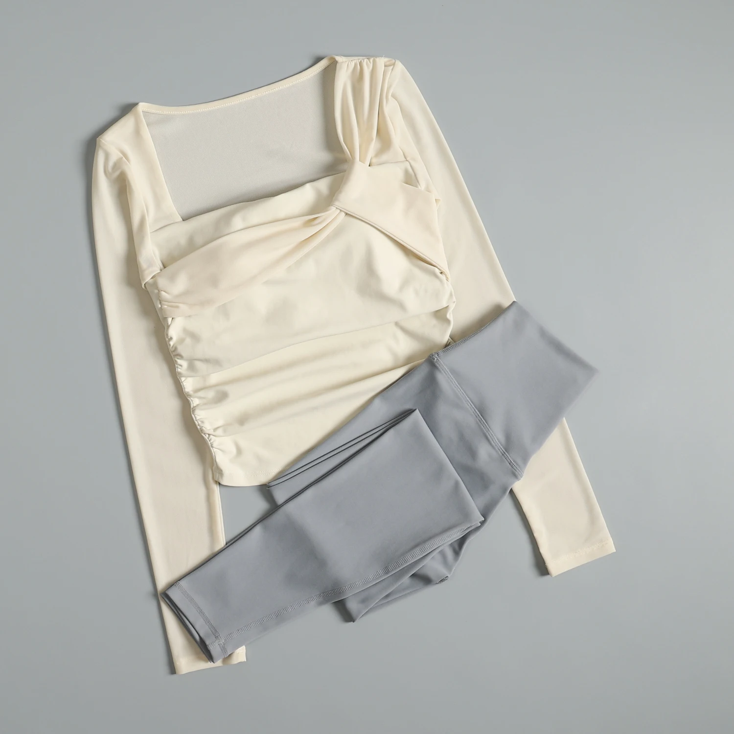 High-end sports suit for women autumn gym workout morning jogging with chest pad long-sleeved beautiful slimming yoga
High-end sports suit for women autumn gym workout morning jogging with chest pad long-sleeved beautiful slimming yoga