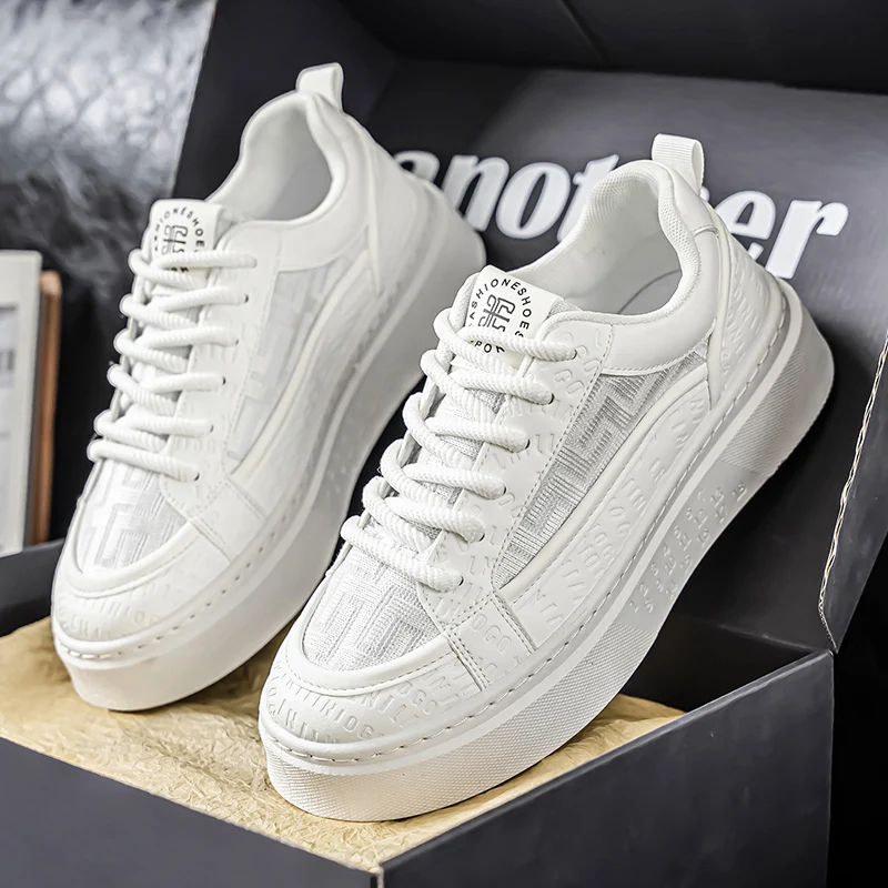 Мужская белая повседневная обувь, осень 2023, новая дышащая удобная обувь на плоской подошве, модная уличная вулканизированная обувь на шнуровке, увеличивающая рост
Мужская белая повседневная обувь, осень 2023, новая дышащая удобная обувь на плоской подошве, модная уличная вулканизированная обувь на шнуровке, увеличивающая рост