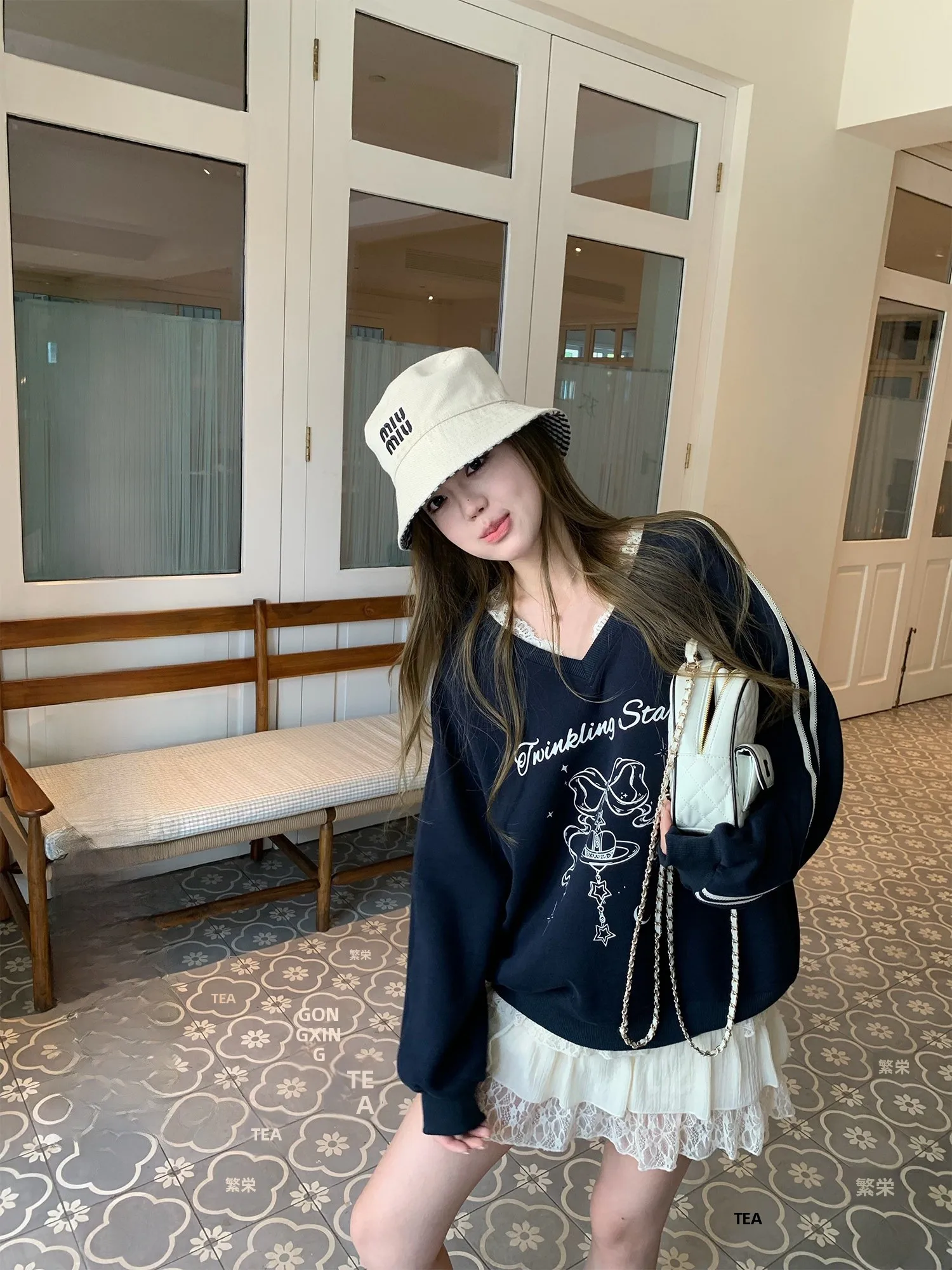 Yuzuqi Sweet Baily Hoodie Women's Long Sleeve V-neck Lace Splicing Print Top Loose Fit Ladies Fashion Spring 2026 New Arrival
Yuzuqi Sweet Baily Hoodie Women's Long Sleeve V-neck Lace Splicing Print Top Loose Fit Ladies Fashion Spring 2026 New Arrival