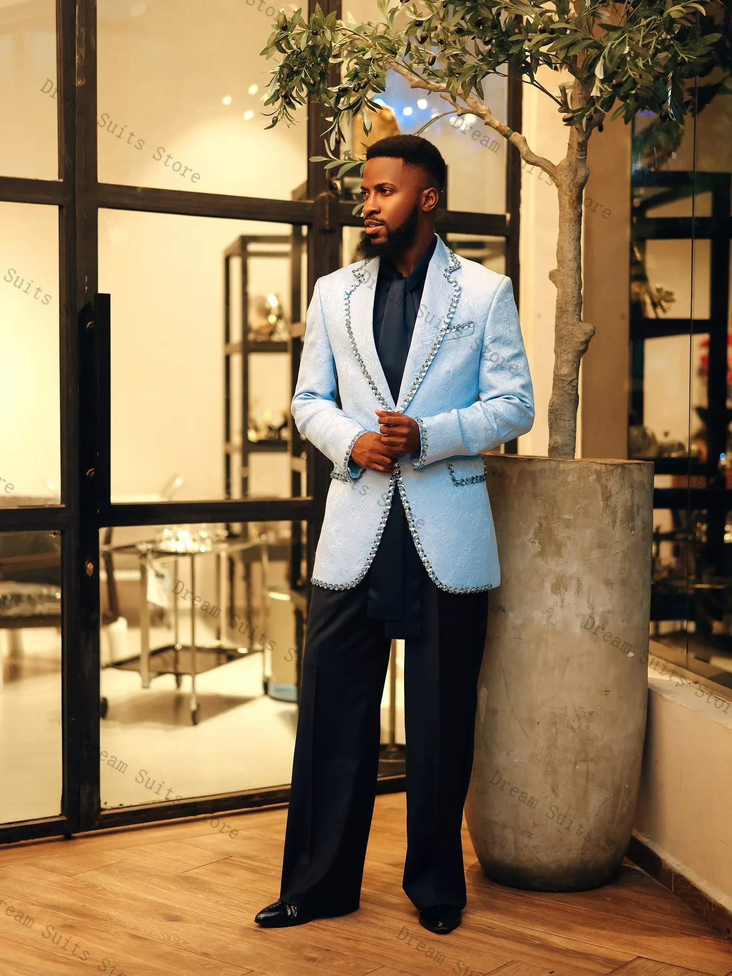 Blue Jacquard Men Suit Set 2 Pcs Blazer+Black Cotton Pants Trousers Customized Formal Office Jacket Wedding Tuxedos Coat
Blue Jacquard Men Suit Set 2 Pcs Blazer+Black Cotton Pants Trousers Customized Formal Office Jacket Wedding Tuxedos Coat