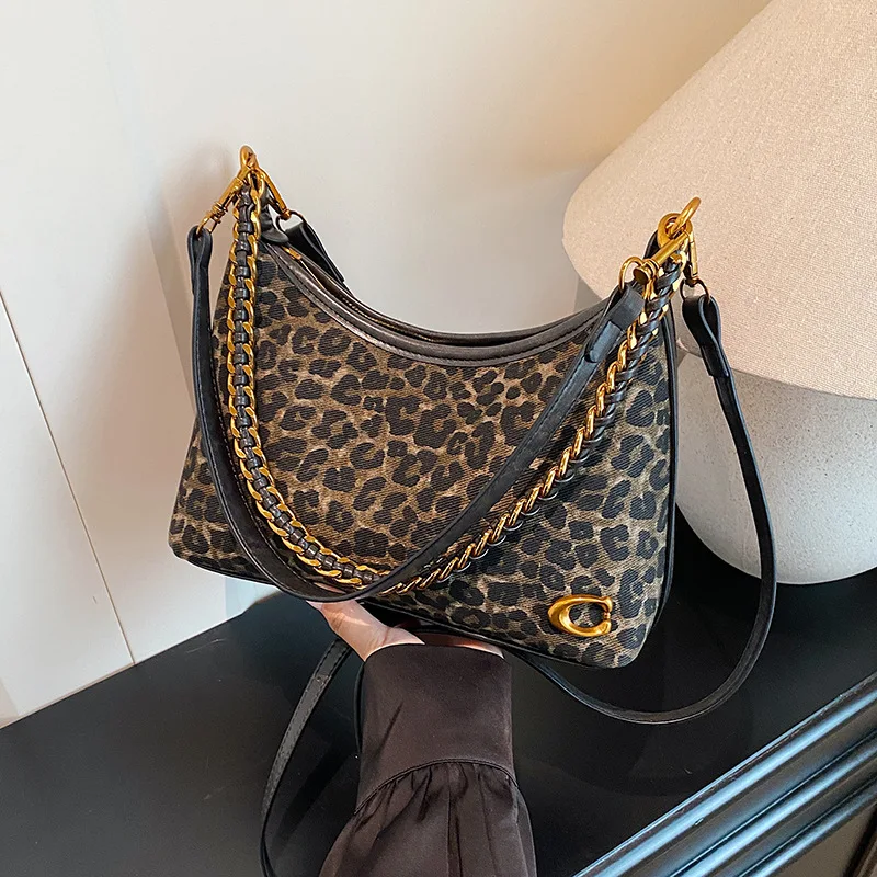 Fashion Minimalist Leopard Print Bag Women 2025 Autumn Winter New Temperament Underarm Shoulder Messenger Bag
Fashion Minimalist Leopard Print Bag Women 2025 Autumn Winter New Temperament Underarm Shoulder Messenger Bag