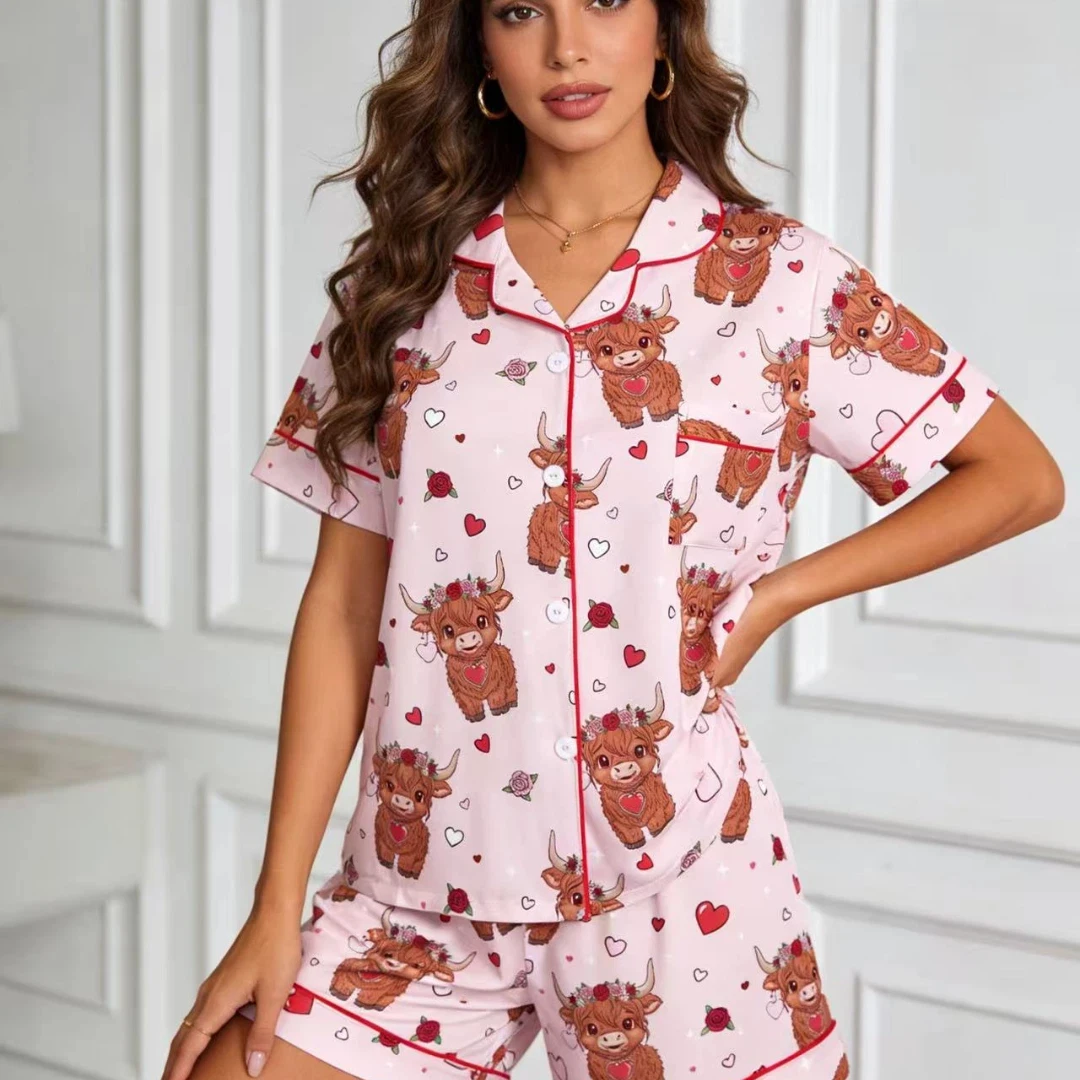 Розовый женский пижамный комплект на Пасху с принтом шотландской коровы, с отложным воротником, короткими рукавами и шортами, домашняя одежда, подарки
Розовый женский пижамный комплект на Пасху с принтом шотландской коровы, с отложным воротником, короткими рукавами и шортами, домашняя одежда, подарки