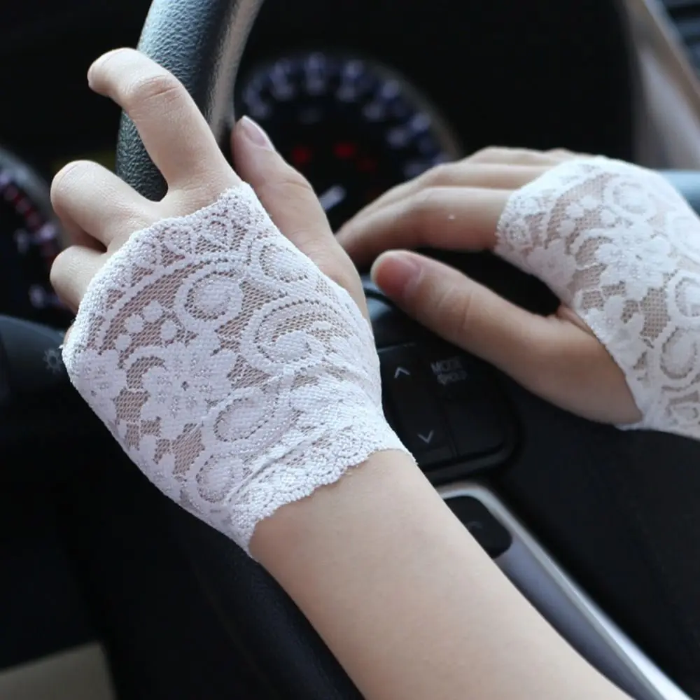 Sexy Mesh Sunscreen Half Finger Gloves Lace Breathable Sexy Mesh Lace Thin Cosplay Fingerless Lace Gloves
Sexy Mesh Sunscreen Half Finger Gloves Lace Breathable Sexy Mesh Lace Thin Cosplay Fingerless Lace Gloves