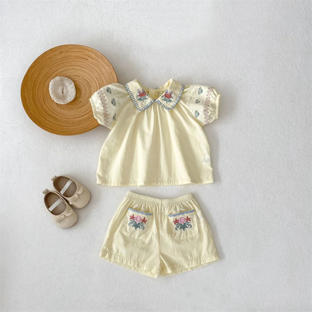 Vintage Baby Girl Summer Clothing Suit Spanish Flower Embroidery Blouse and Pockets Shorts Bloomers 2 Pcs Toddler Costume
Vintage Baby Girl Summer Clothing Suit Spanish Flower Embroidery Blouse and Pockets Shorts Bloomers 2 Pcs Toddler Costume