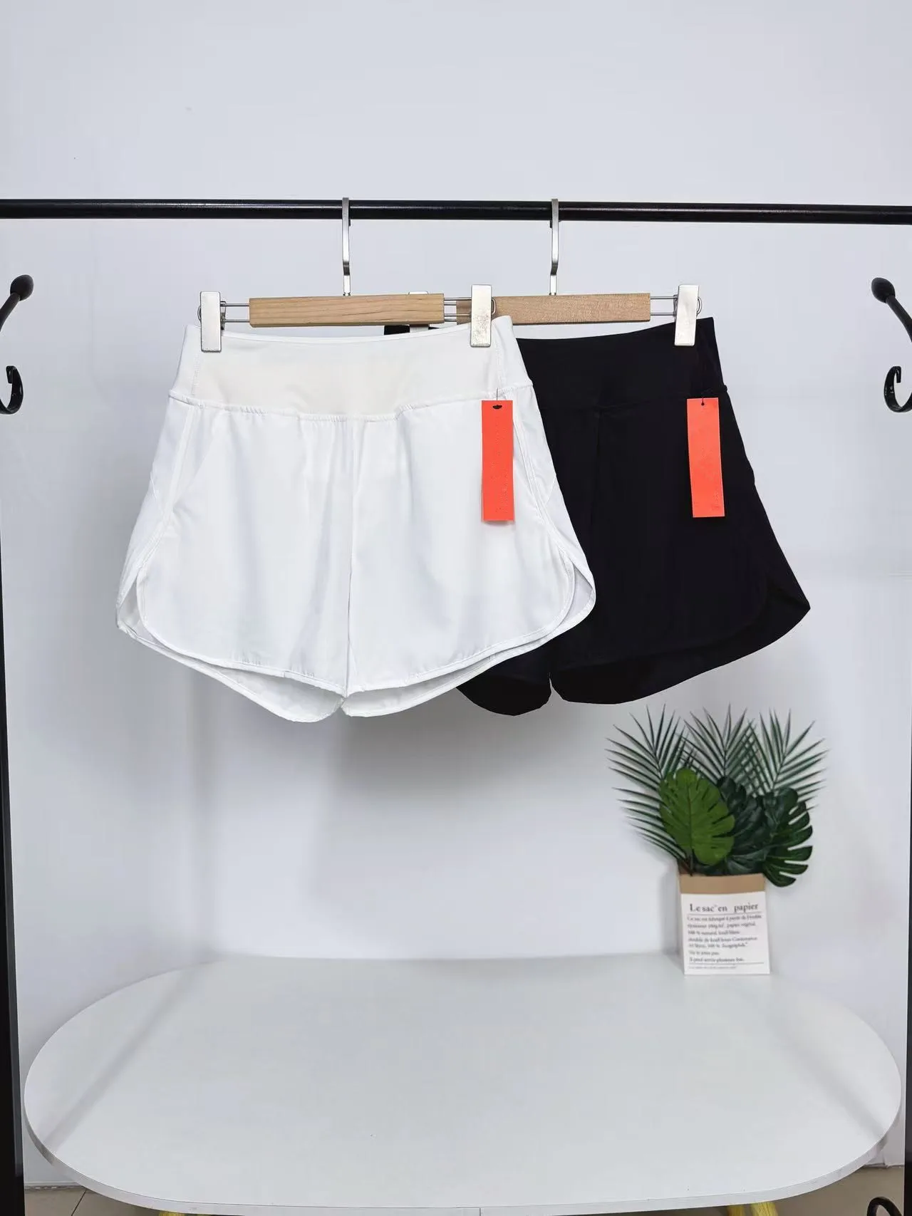 Fitness Series Women's Sport Shorts Three-quarter Length Outdoor Running Yoga Pants High Waist Straight Leg Summer Shorts
Fitness Series Women's Sport Shorts Three-quarter Length Outdoor Running Yoga Pants High Waist Straight Leg Summer Shorts