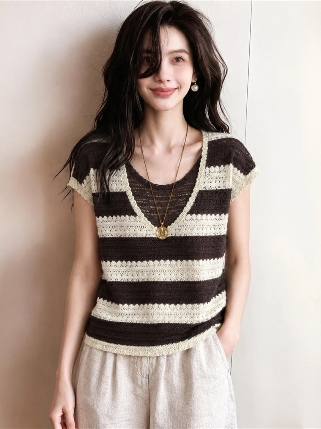 Ice Silk Stripe Color Block Design Short Sleeve Knitted Top Korean Style Commute Casual Women's Fashion Summer 2026 Shirt
Ice Silk Stripe Color Block Design Short Sleeve Knitted Top Korean Style Commute Casual Women's Fashion Summer 2026 Shirt