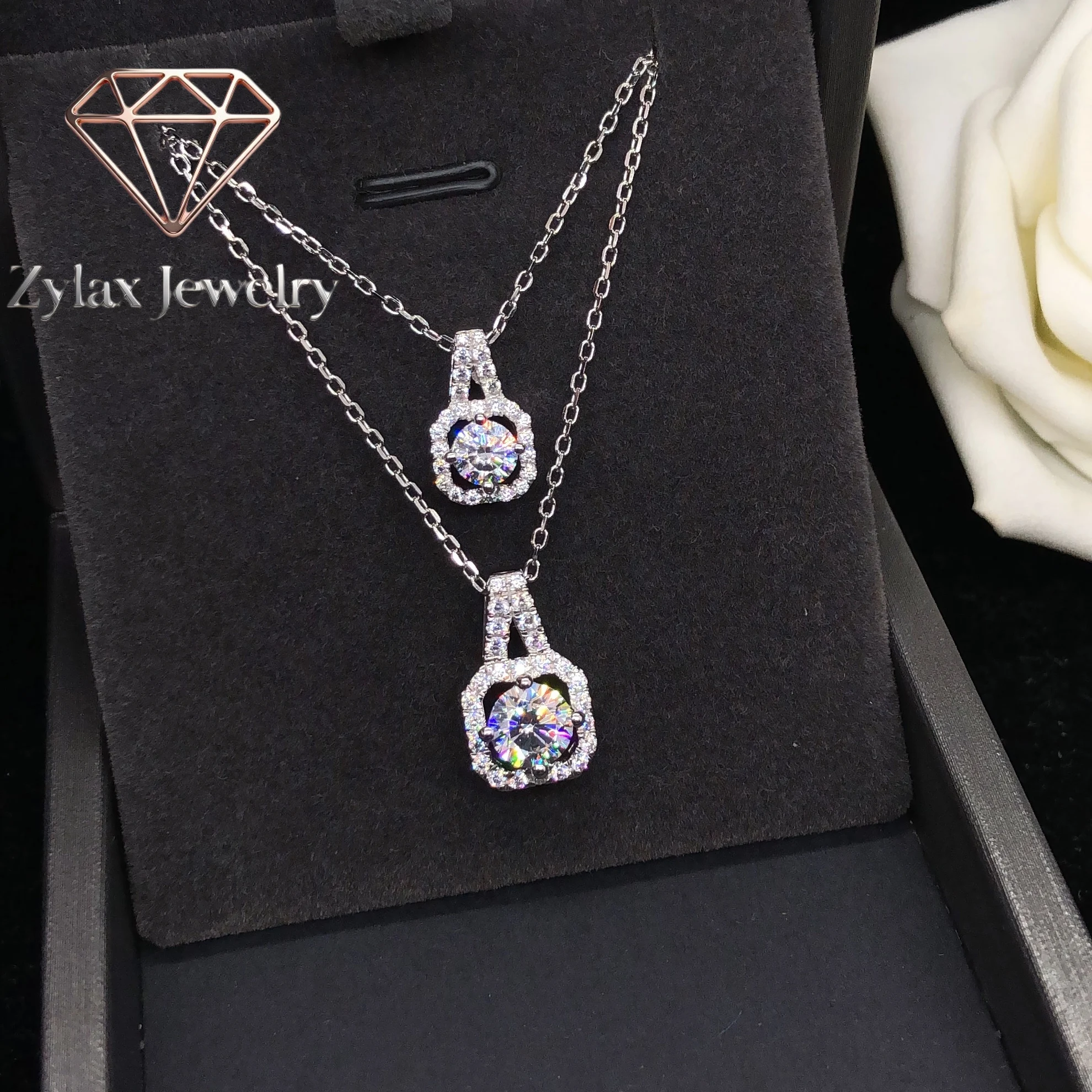 Zylax Jewelry Authentic 0.5/1Ct Round Cut D Color VVS1 Moissanite Pendant for Women Solid Platinum 950 Wedding Pendant Necklace
Zylax Jewelry Authentic 0.5/1Ct Round Cut D Color VVS1 Moissanite Pendant for Women Solid Platinum 950 Wedding Pendant Necklace