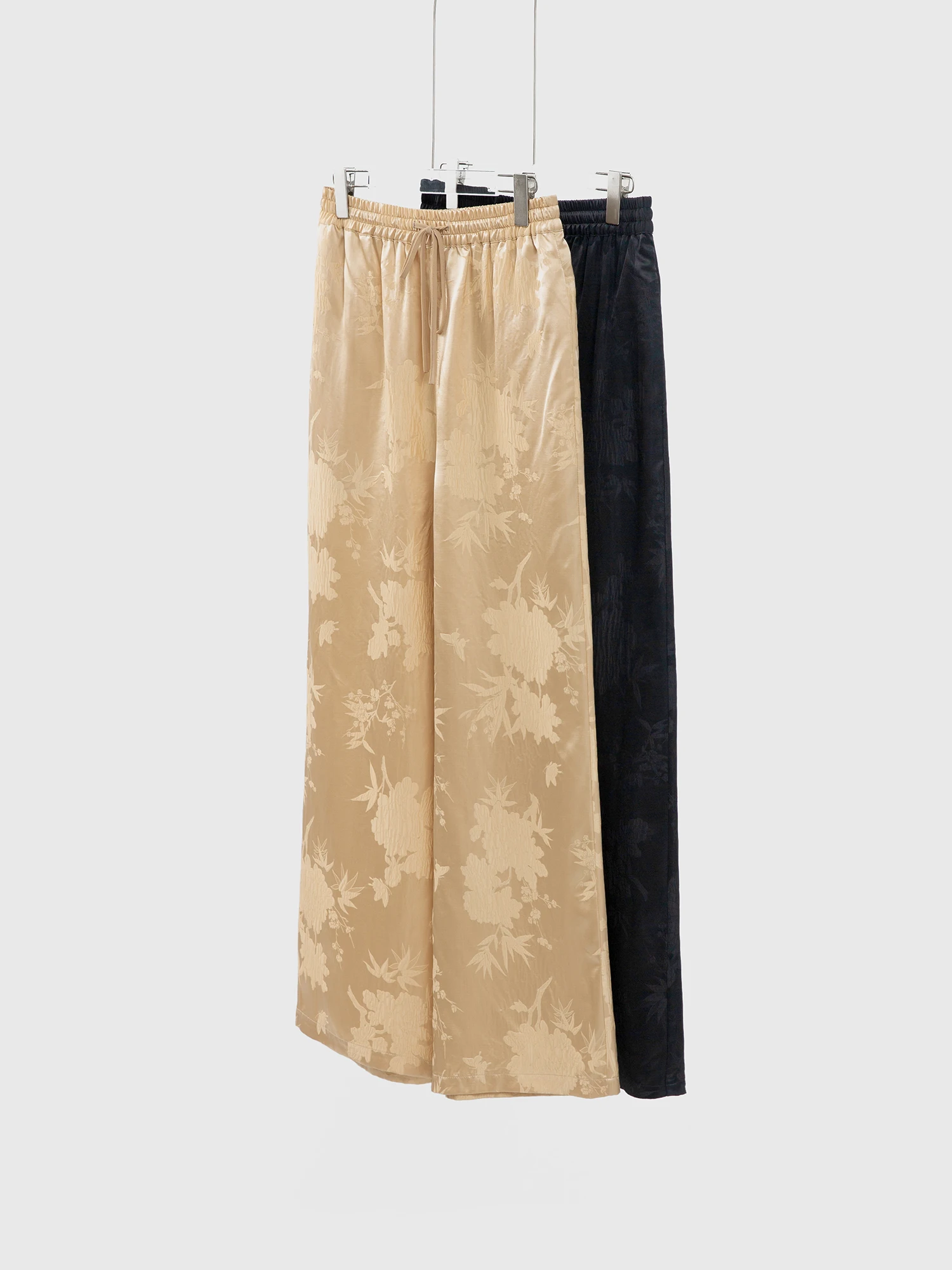 Silk crinkle wide-leg pants with drawstring elastic waist for women mulberry silk casual straight-leg trousers
Silk crinkle wide-leg pants with drawstring elastic waist for women mulberry silk casual straight-leg trousers