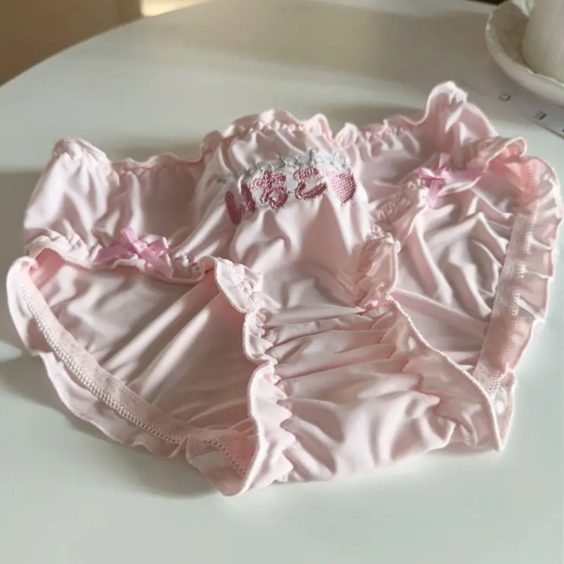 Original Summer Cool Ice Silk Underwear Women Soft Smooth Pure Cotton Crotch Mid-waist Sweet Letter Embroidered Triangle Pants
Original Summer Cool Ice Silk Underwear Women Soft Smooth Pure Cotton Crotch Mid-waist Sweet Letter Embroidered Triangle Pants