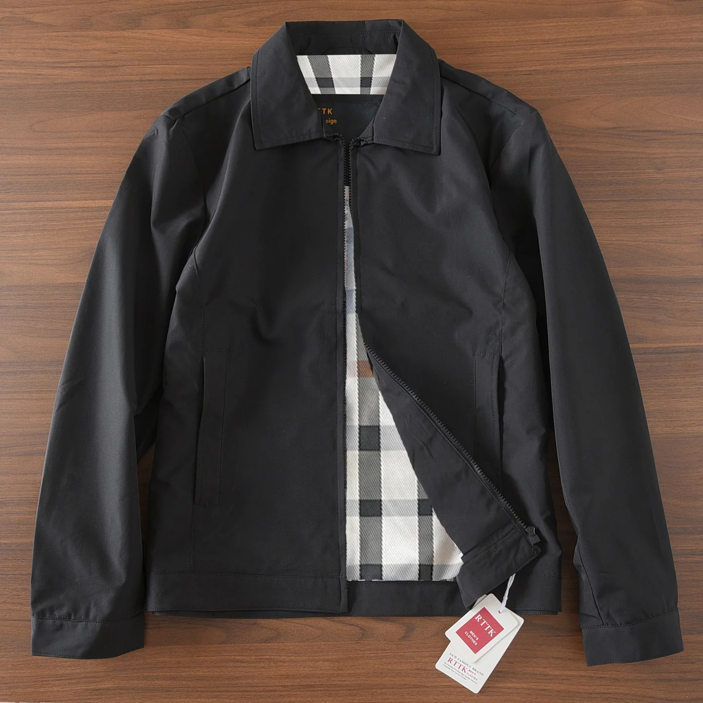 Мужская двухслойная повседневная куртка-ветровка для офиса, однотонная, осенне-зимняя, новая модель, приталенный крой, полиэстер, длинный рукав
Мужская двухслойная повседневная куртка-ветровка для офиса, однотонная, осенне-зимняя, новая модель, приталенный крой, полиэстер, длинный рукав