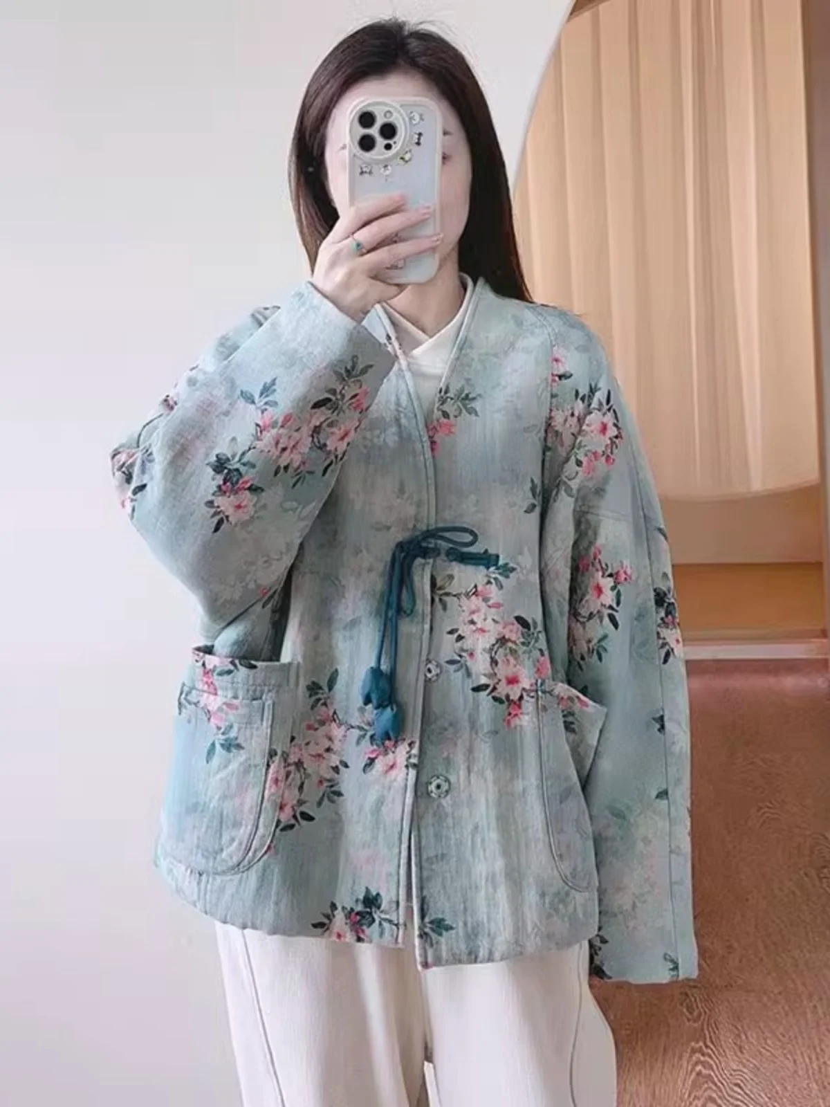 Retro Print Thickened Cotton Jacket Women's Chinese Zen Style Tea Clothing Bat Sleeve Cotton Coat Long Sleeve Loose Fit
Retro Print Thickened Cotton Jacket Women's Chinese Zen Style Tea Clothing Bat Sleeve Cotton Coat Long Sleeve Loose Fit