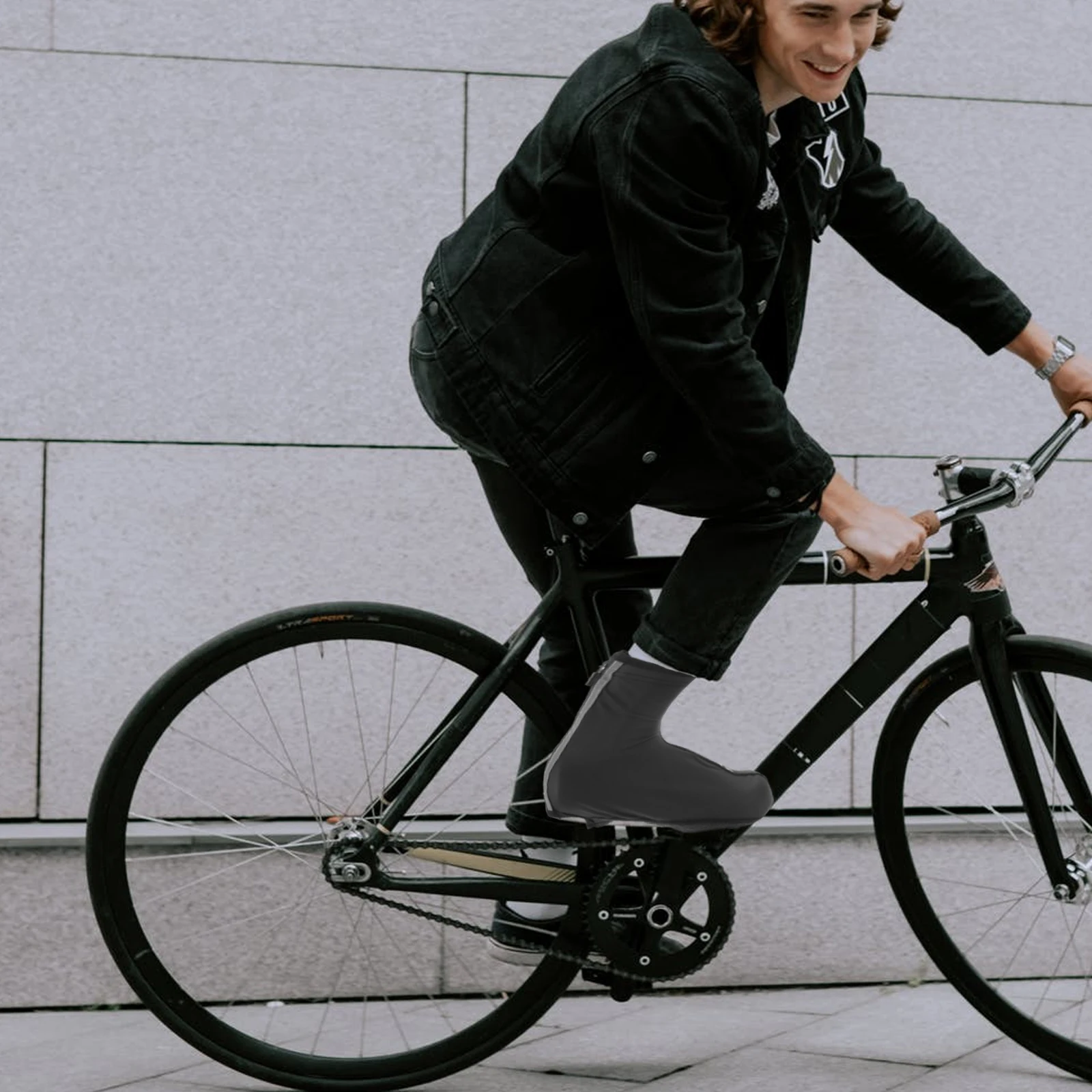 1Pair Outdoor Waterproof Overshoes for Cycling Bike Riding Shoe Protector with Reflective Details Anti-Slip Sole Warmth Winter
1Pair Outdoor Waterproof Overshoes for Cycling Bike Riding Shoe Protector with Reflective Details Anti-Slip Sole Warmth Winter