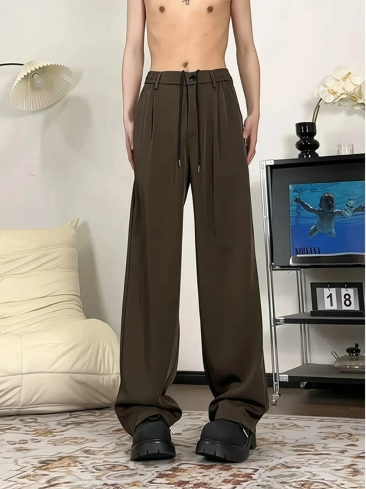 Мужские брюки из ледяного шелка цвета кофе, свободные, широкие, длинные, с плиссировкой, на шнурке, повседневные, прямые...
Мужские брюки из ледяного шелка цвета кофе, свободные, широкие, длинные, с плиссировкой, на шнурке, повседневные, прямые...