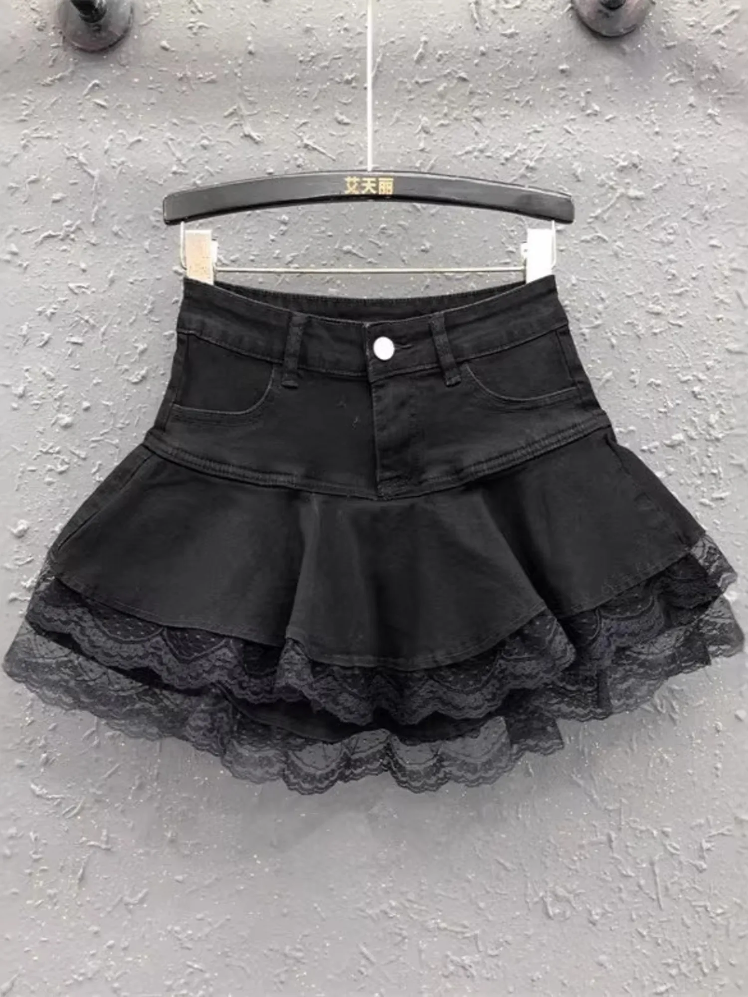 Women's High Waisted Denim Mini Skirt Y2K A-Line Ruffle Skirt with Lace Trim Layered Cake Hem Streetwear Short Skirt
Women's High Waisted Denim Mini Skirt Y2K A-Line Ruffle Skirt with Lace Trim Layered Cake Hem Streetwear Short Skirt