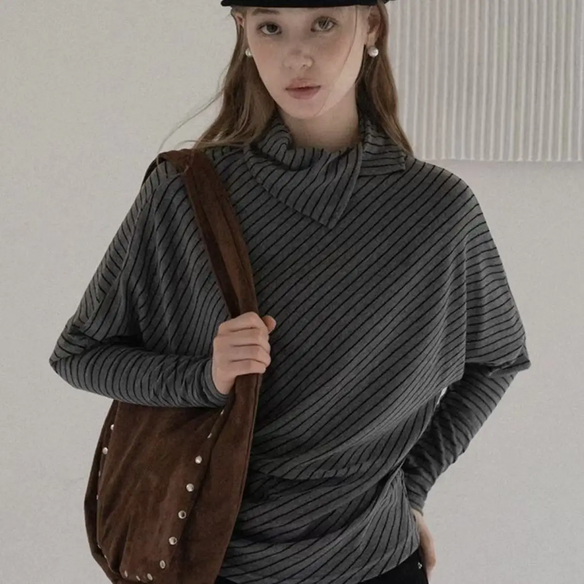 Французская женская футболка с асимметричным воротником и рукавами-летучая мышь, свободного кроя, с длинным рукавом, для весны и осени
Французская женская футболка с асимметричным воротником и рукавами-летучая мышь, свободного кроя, с длинным рукавом, для весны и осени