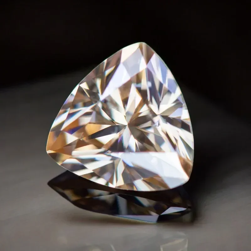 TOP With GRA Certificate Moissanite Stone Natural Champagne Color Trillyon Cut Charms Gemstone DIY Necklace Earrings Main Materi
TOP With GRA Certificate Moissanite Stone Natural Champagne Color Trillyon Cut Charms Gemstone DIY Necklace Earrings Main Materi