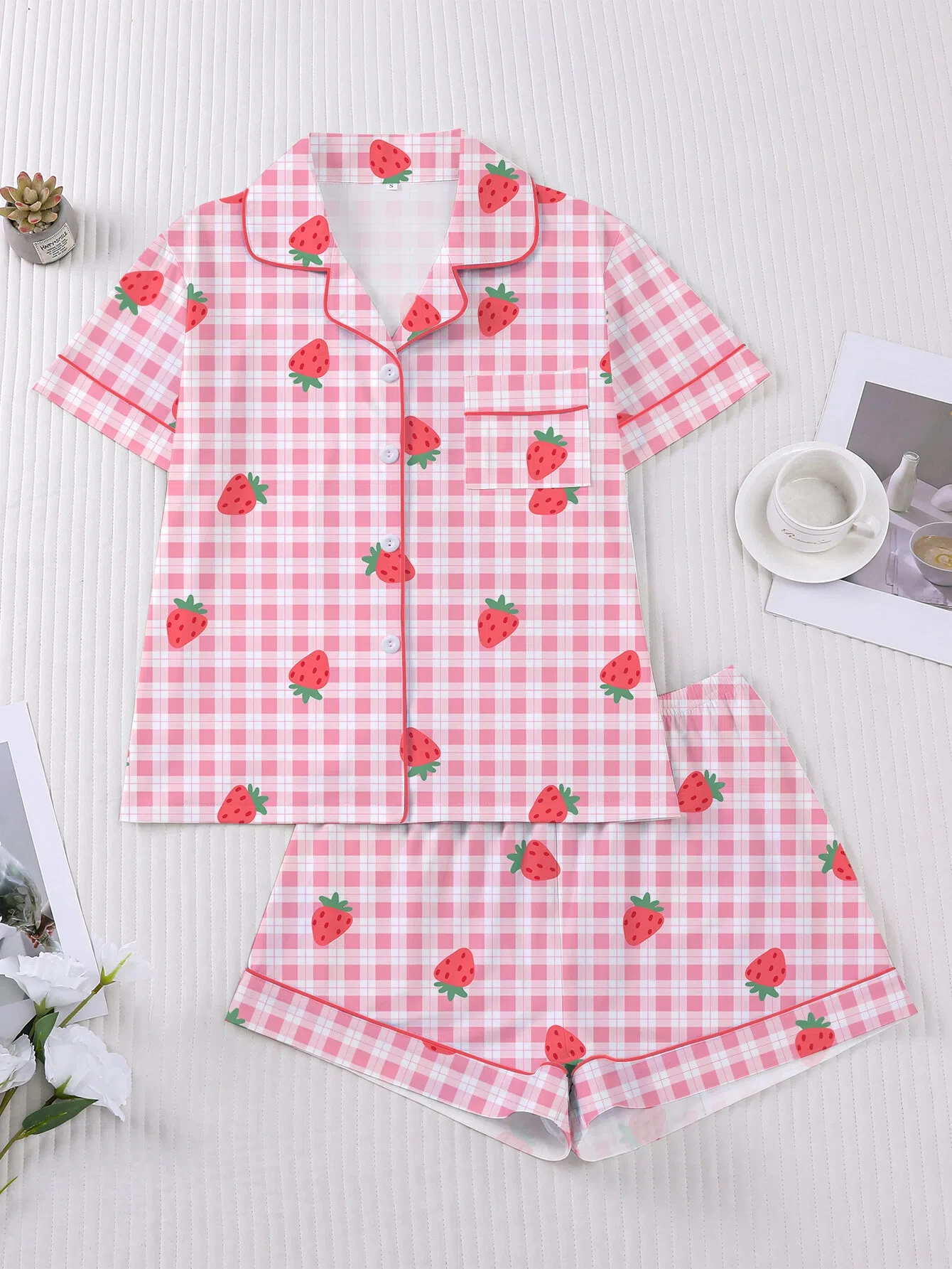 Fruit Themed Pajama Pink with Strawberry Print Lapel Short Sleeve Short Trousers Loungewear Home Wear Set Clothes Gifts for Wome
Fruit Themed Pajama Pink with Strawberry Print Lapel Short Sleeve Short Trousers Loungewear Home Wear Set Clothes Gifts for Wome