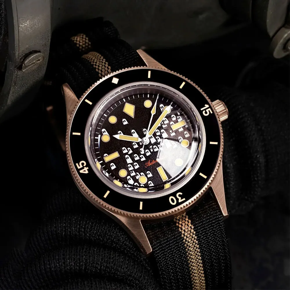 CUSN8 Bronze NH35 PT5000 Automatic Watch Luminous Men Vintage Retro 20BAR Waterproof Domed Sapphire Crystal Nylon Strap 40mm 
CUSN8 Bronze NH35 PT5000 Automatic Watch Luminous Men Vintage Retro 20BAR Waterproof Domed Sapphire Crystal Nylon Strap 40mm
