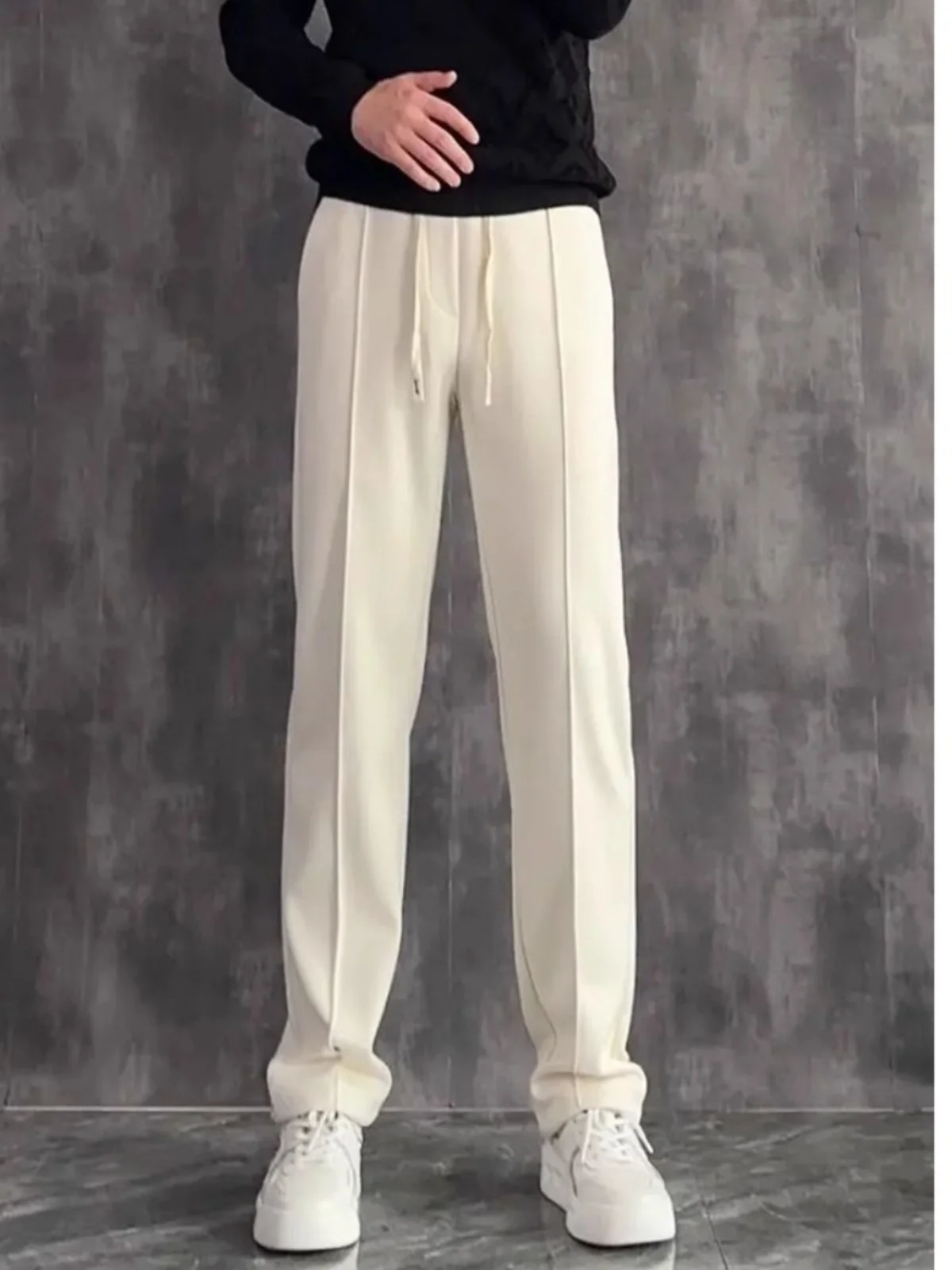 Мужские модные повседневные брюки прямого кроя в стиле High Street, осенне-зимние молодежные трендовые спортивные брюки, универсальные простые европейские брюки.
Мужские модные повседневные брюки прямого кроя в стиле High Street, осенне-зимние молодежные трендовые спортивные брюки, универсальные простые европейские брюки.