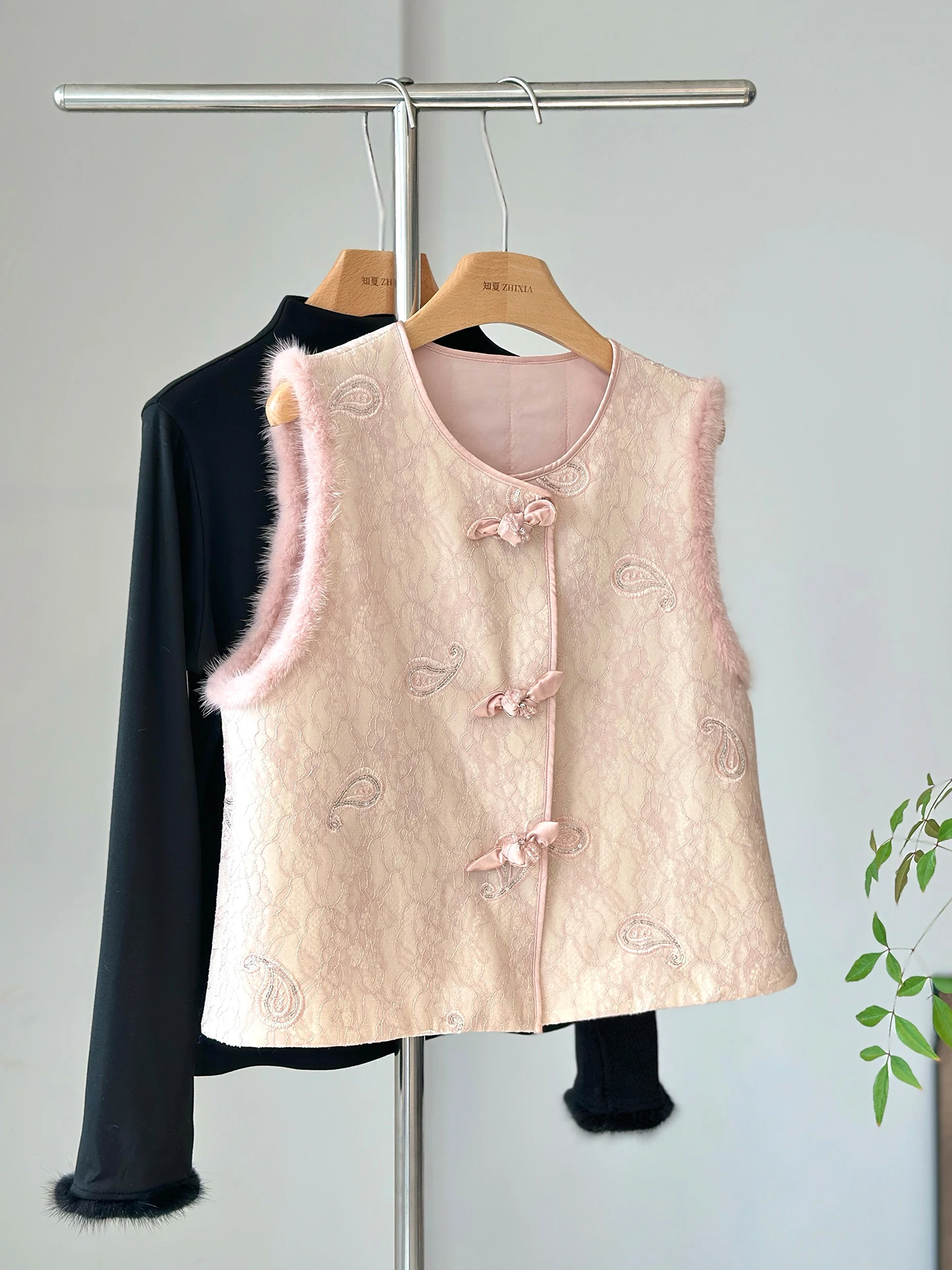 Beautiful Pink Fairy New Chinese Vest Women's Western Style Youthful-Looking Quilted Outer Wear National Young
Beautiful Pink Fairy New Chinese Vest Women's Western Style Youthful-Looking Quilted Outer Wear National Young
