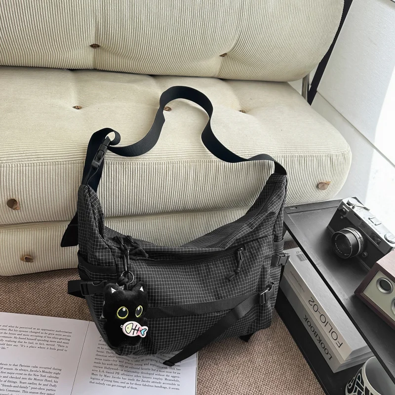 Japanese StyleinsHong Kong-style workwear trendy versatile messenger bag, large-capacity functional bag for men Women's crossbod
Japanese StyleinsHong Kong-style workwear trendy versatile messenger bag, large-capacity functional bag for men Women's crossbod