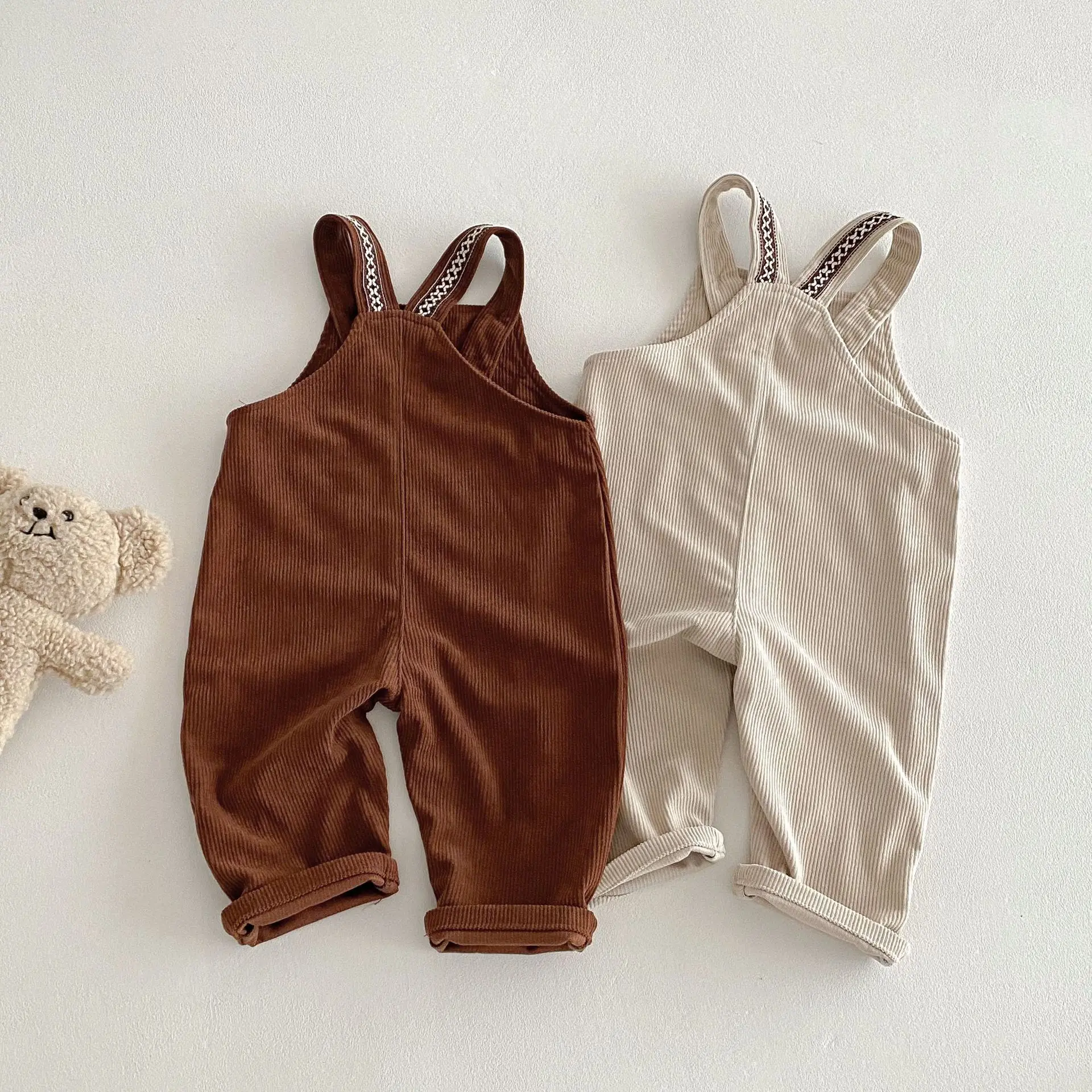 2025 Spring & Autumn New Arrival INS Korean Style Kids' Corduroy Overalls Toddler Boys and Girls Cotton Fashion Casual Pants
2025 Spring & Autumn New Arrival INS Korean Style Kids' Corduroy Overalls Toddler Boys and Girls Cotton Fashion Casual Pants