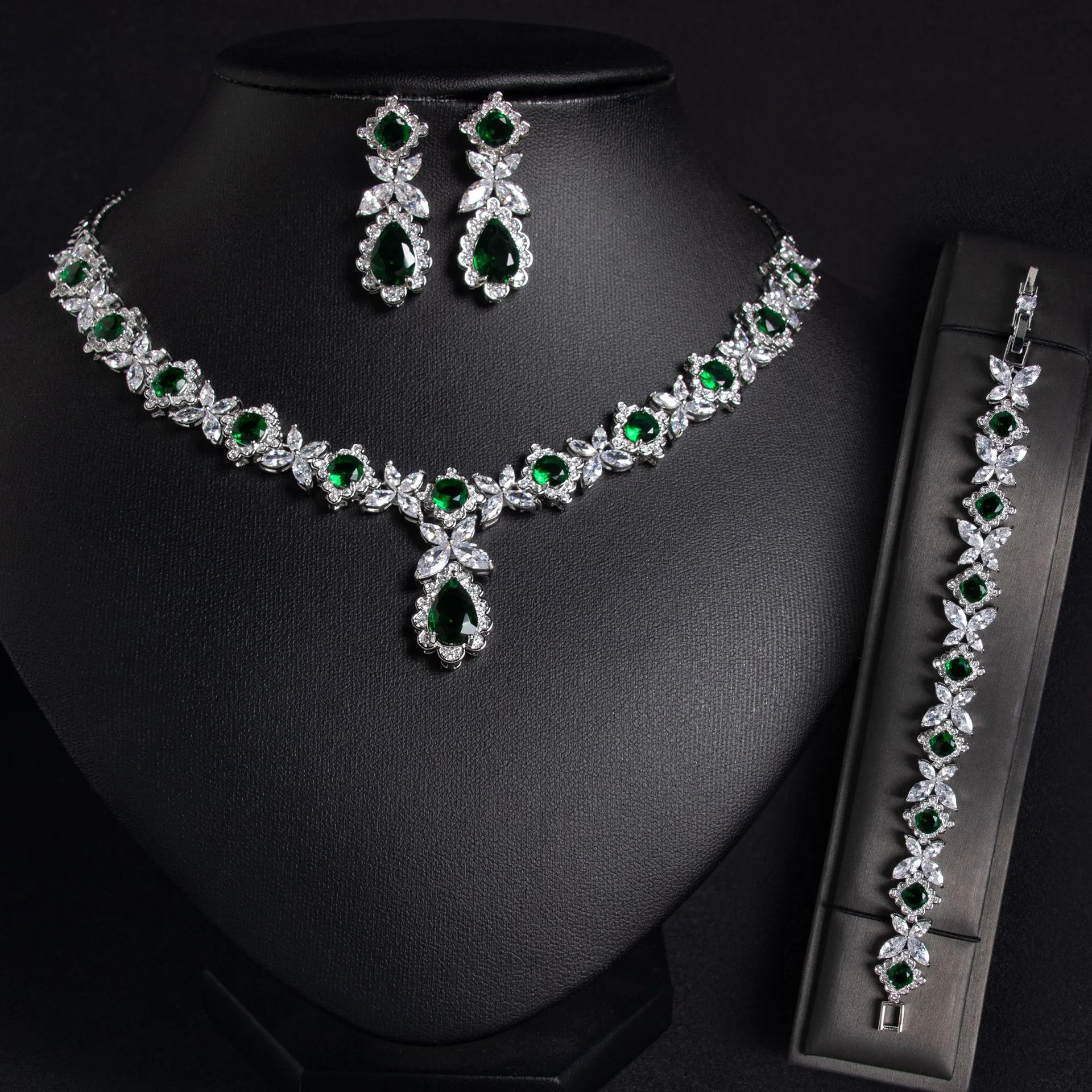 European Stylish Flower Zircon Jewelry Set, Necklace Earrings Bracelet 3Pcs Bridal Accessories For Wedding Dress
European Stylish Flower Zircon Jewelry Set, Necklace Earrings Bracelet 3Pcs Bridal Accessories For Wedding Dress