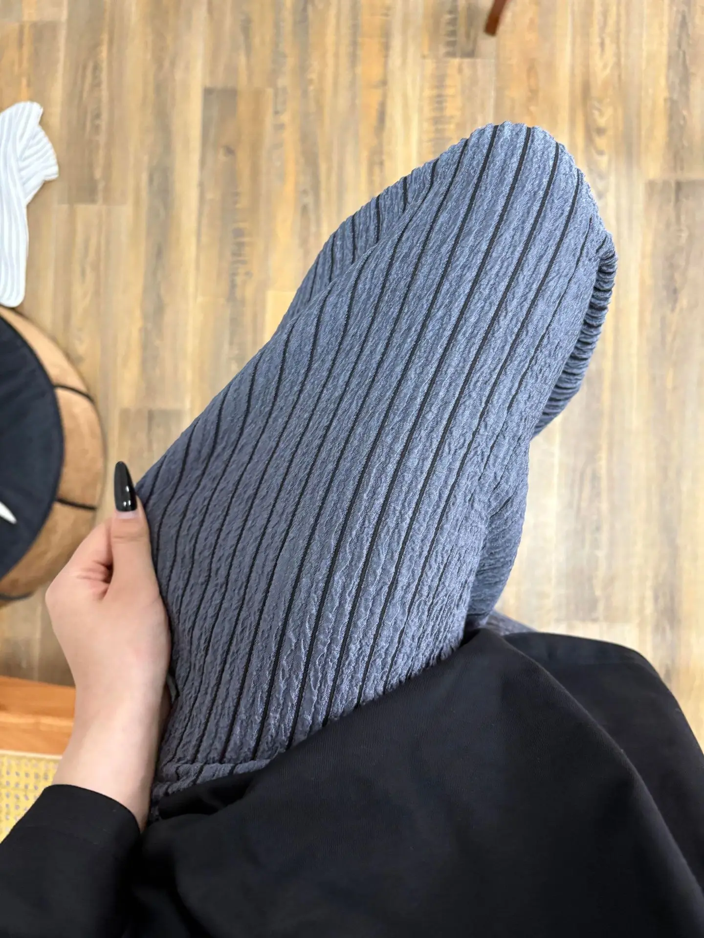 Широкие брюки для бега, женские хлопковые женские осенние спортивные штаны из полиэстера, минималистичные классические плиссированные брюки для взрослых с вертикальными деталями
Широкие брюки для бега, женские хлопковые женские осенние спортивные штаны из полиэстера, минималистичные классические плиссированные брюки для взрослых с вертикальными деталями