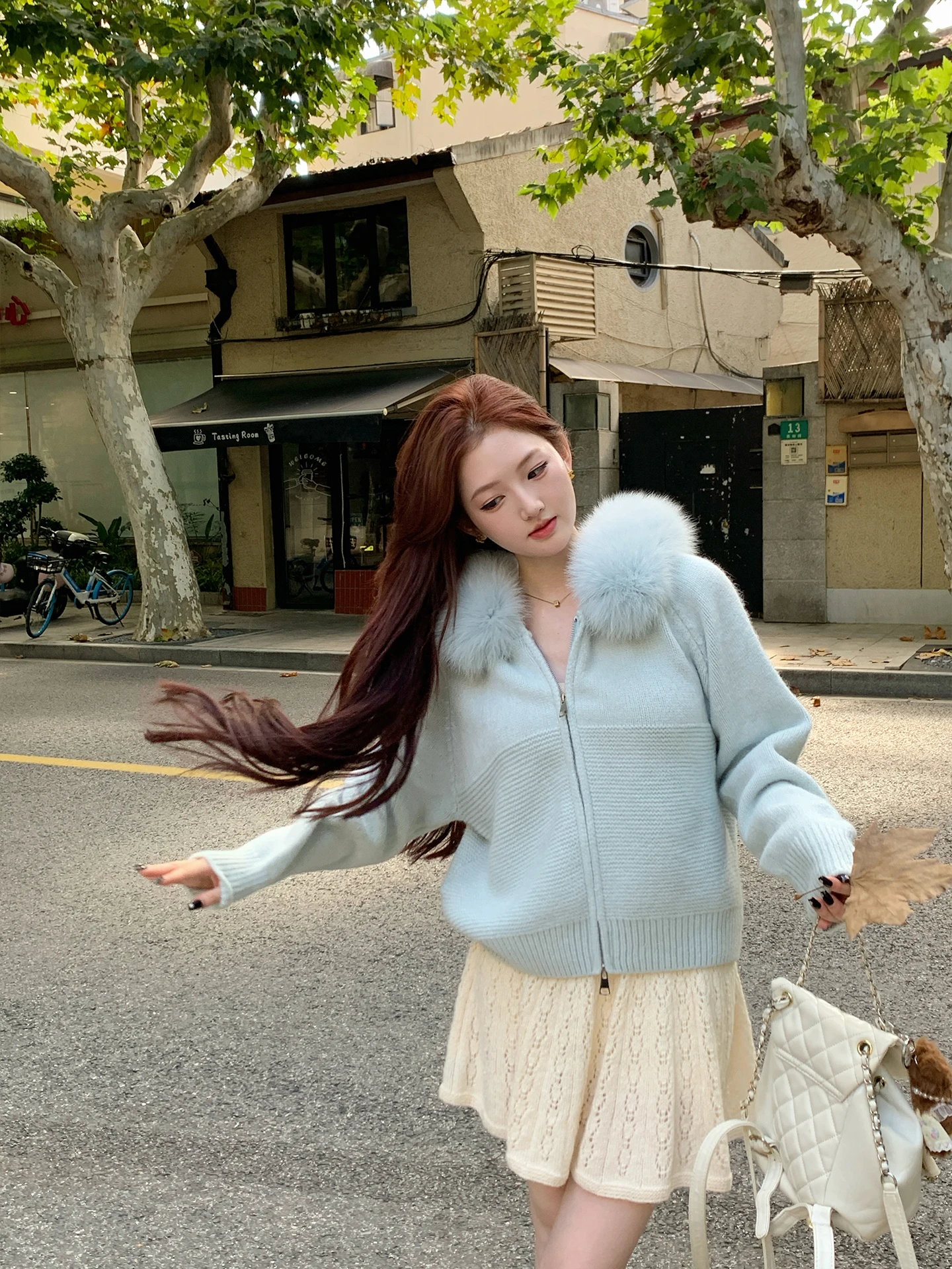 Синий вязаный кардиган с меховым воротником на молнии, женский, модный, осенне-зимний, теплый, термо, цветной
Синий вязаный кардиган с меховым воротником на молнии, женский, модный, осенне-зимний, теплый, термо, цветной