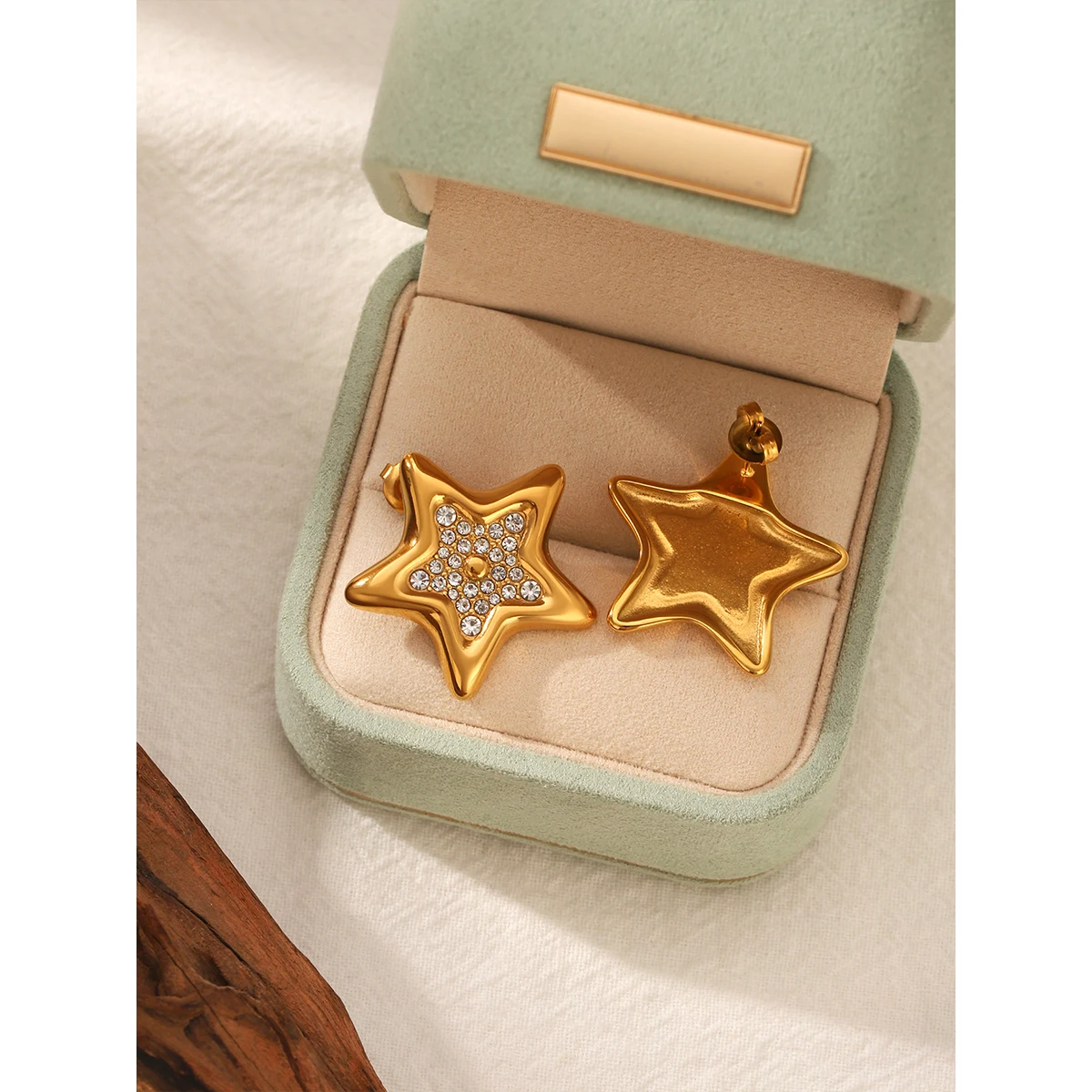 Light Luxury Classic Chubby Star Earrings 18k Gold Color Plated Stainless Steel Pentagram Ear Studs Daily Wear Jewelry for Women
Light Luxury Classic Chubby Star Earrings 18k Gold Color Plated Stainless Steel Pentagram Ear Studs Daily Wear Jewelry for Women