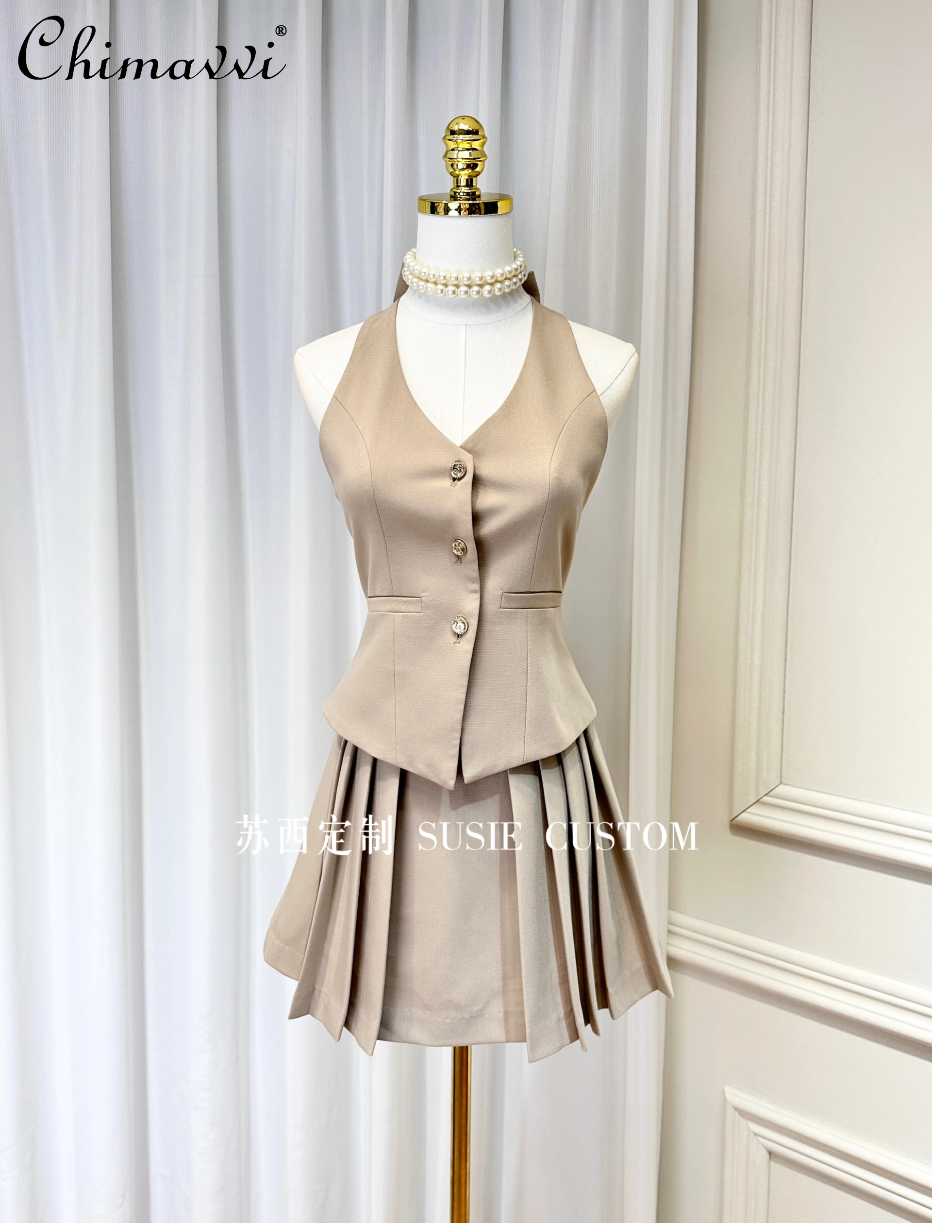 French Elegant Sexy Detachable Bow Halter Collar V-neck Backless Vest Top High Waist Pleated Short Skirt Two Piece Set For Women
French Elegant Sexy Detachable Bow Halter Collar V-neck Backless Vest Top High Waist Pleated Short Skirt Two Piece Set For Women