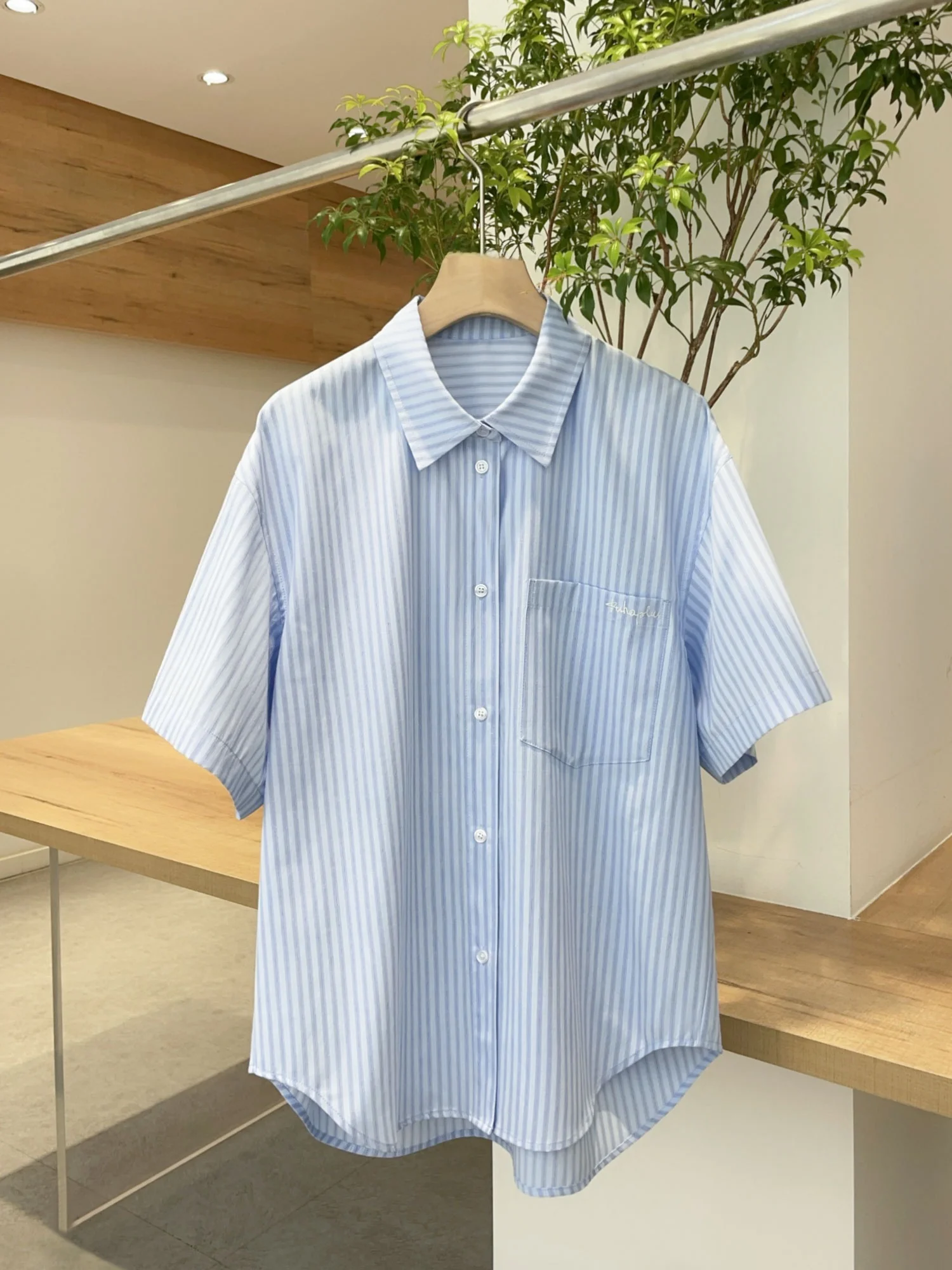 Authentic Noxiao La Brand 2026 Summer New Style Embroidered Striped Short Sleeve Shirt Women's Loose Fit Breathable Poly...
Authentic Noxiao La Brand 2026 Summer New Style Embroidered Striped Short Sleeve Shirt Women's Loose Fit Breathable Poly...