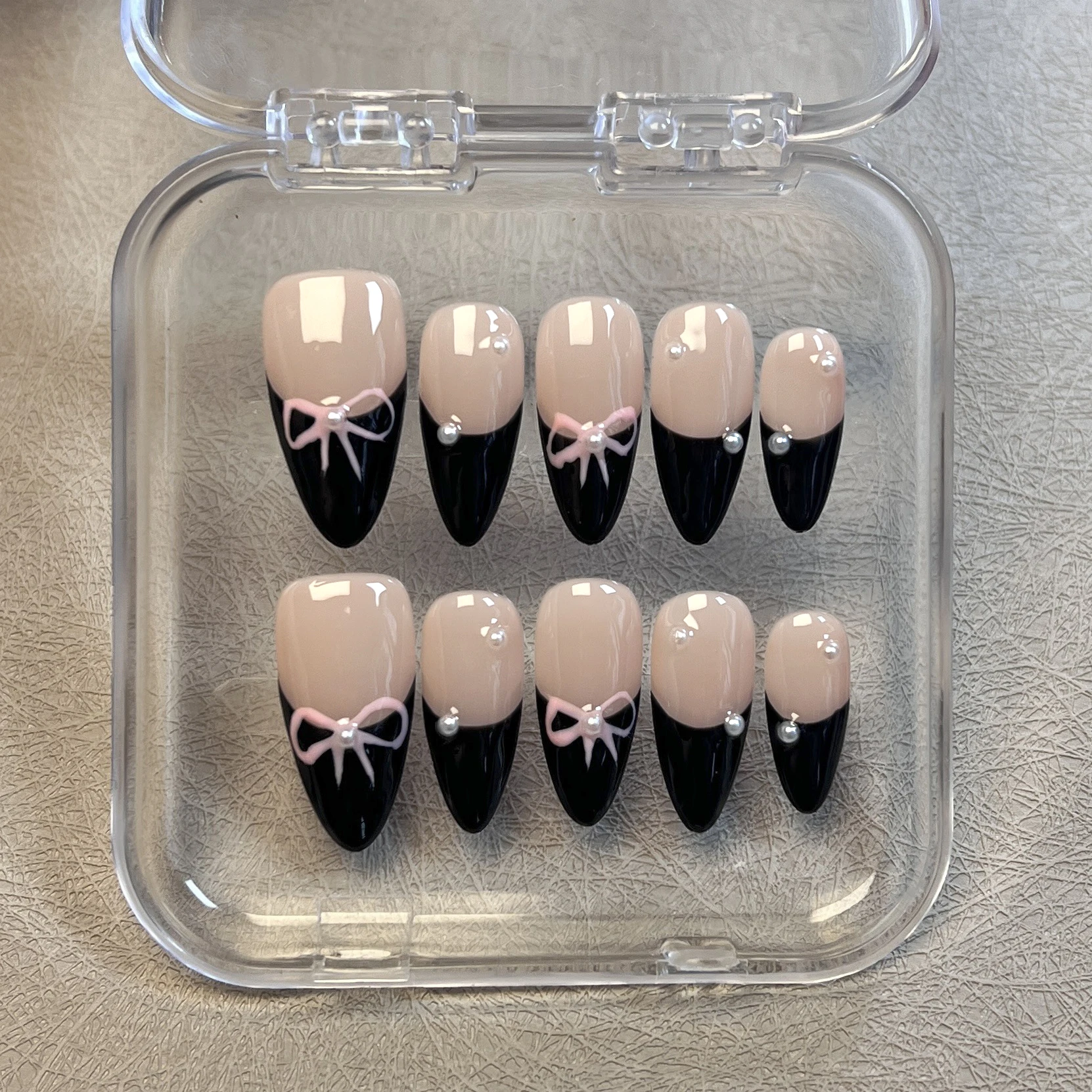 10 шт. короткие миндалевидные черные французские накладные ногти с бантиками, дизайн ручной работы, пресс для ногтей, глянцевые носимые накладные накладные ногти, салонное искусство
10 шт. короткие миндалевидные черные французские накладные ногти с бантиками, дизайн ручной работы, пресс для ногтей, глянцевые носимые накладные накладные ногти, салонное искусство