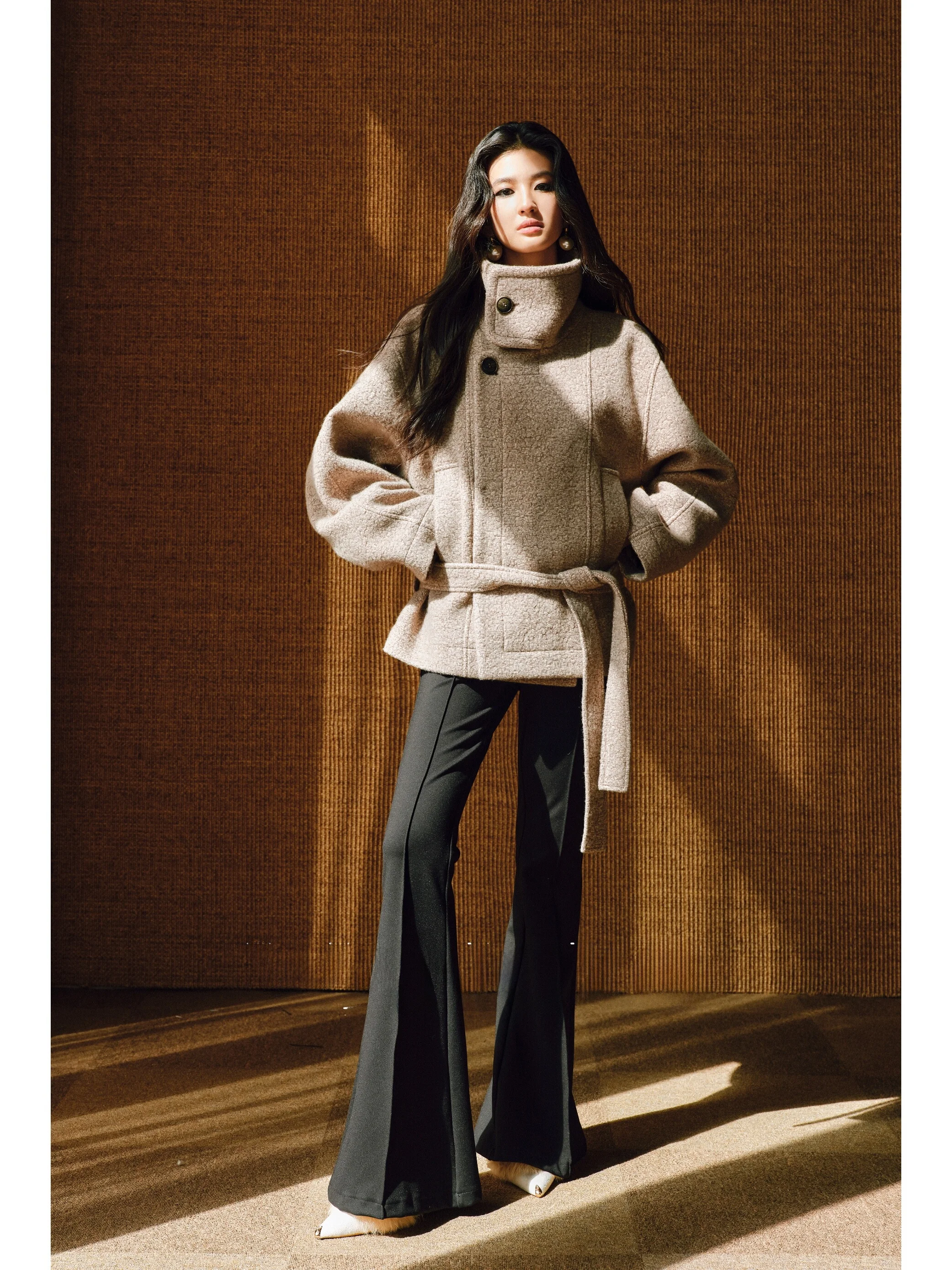 Wangxo Classic Short Woolen Coat Merino Wool Waist-Cinching Stand Collar Silhouette Ladylike Commute Style Thick Winter Coat
Wangxo Classic Short Woolen Coat Merino Wool Waist-Cinching Stand Collar Silhouette Ladylike Commute Style Thick Winter Coat