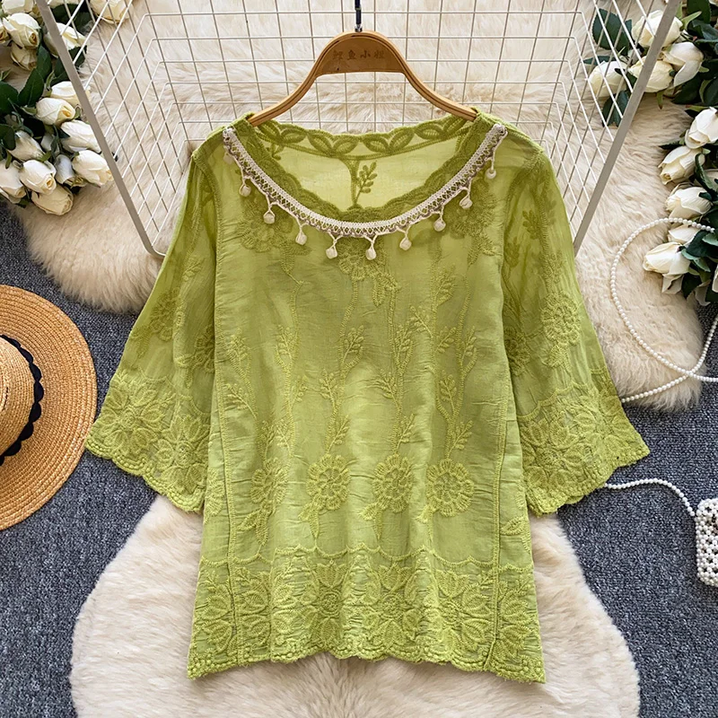 Boho Floral Embroidered Blouse Lace Top Women Short Sleeve O-Neck Loose Fit Sun Protection Shirt Summer Female Blusa BL496
Boho Floral Embroidered Blouse Lace Top Women Short Sleeve O-Neck Loose Fit Sun Protection Shirt Summer Female Blusa BL496