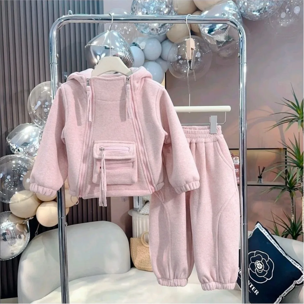 Новинка 2023 года, летнее повседневное пальто для девочек, толстовка + брюки, комплект одежды, удобная милая детская одежда, детская одежда
Новинка 2023 года, летнее повседневное пальто для девочек, толстовка + брюки, комплект одежды, удобная милая детская одежда, детская одежда