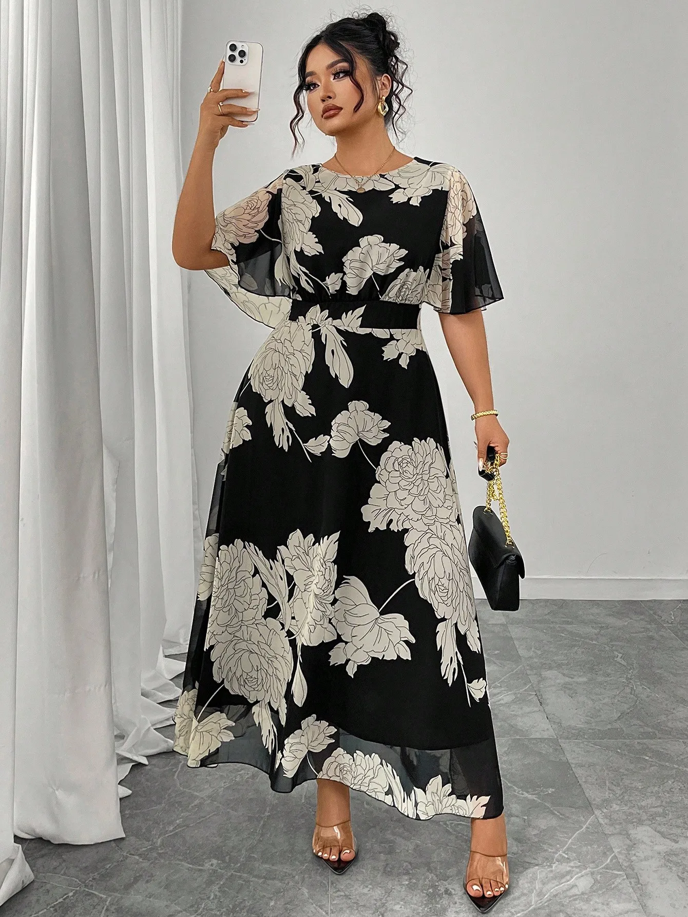 Elegant Black Floral Print Maxi Dress with Flare Sleeves and Round Neck
Elegant Black Floral Print Maxi Dress with Flare Sleeves and Round Neck