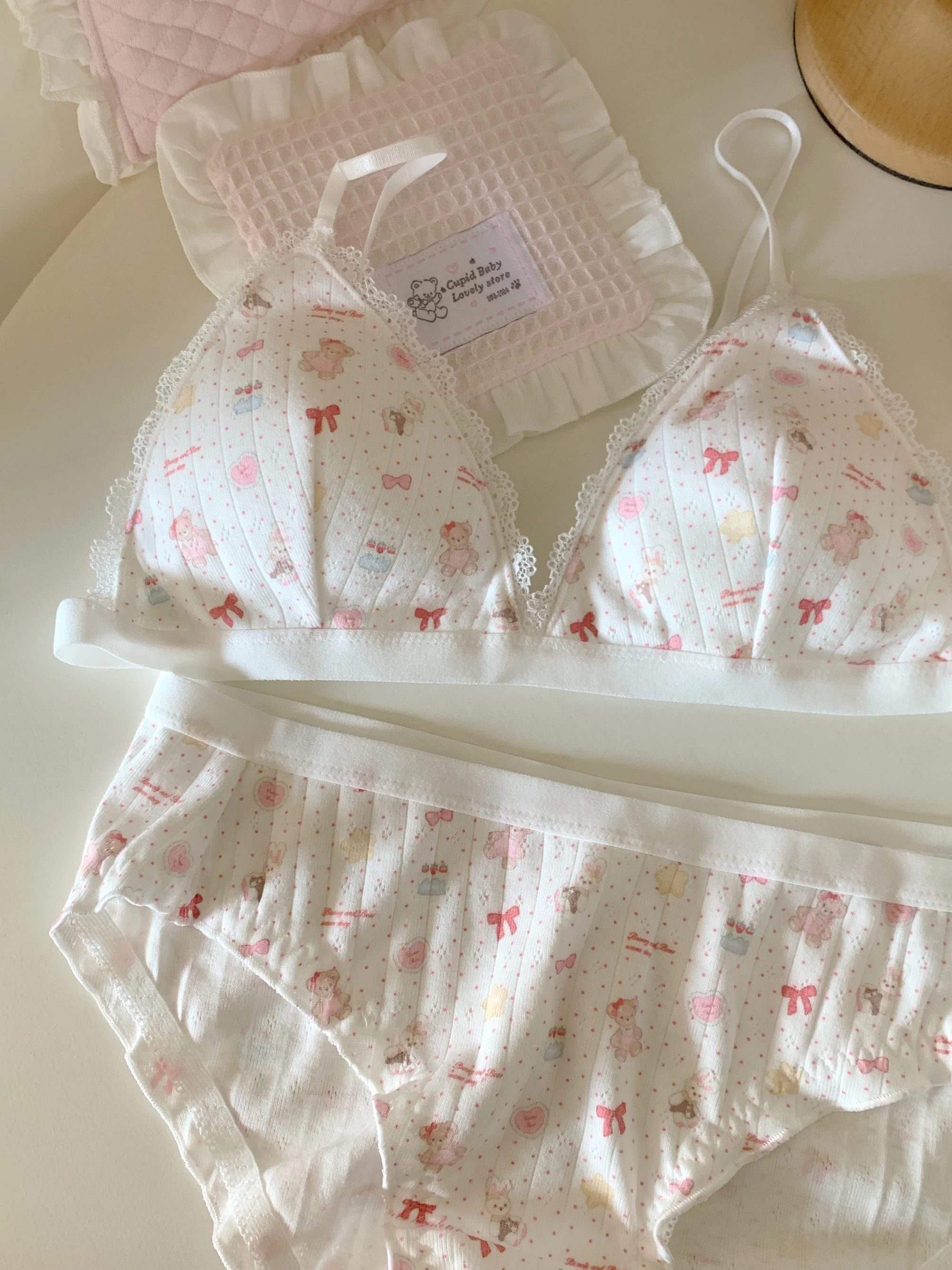 Нижнее белье Secret of the Happy Little Bear, милое женственное дышащее нижнее белье из 100% хлопка, удобный комплект с бюстгальтером с маленькой чашкой без косточек
Нижнее белье Secret of the Happy Little Bear, милое женственное дышащее нижнее белье из 100% хлопка, удобный комплект с бюстгальтером с маленькой чашкой без косточек